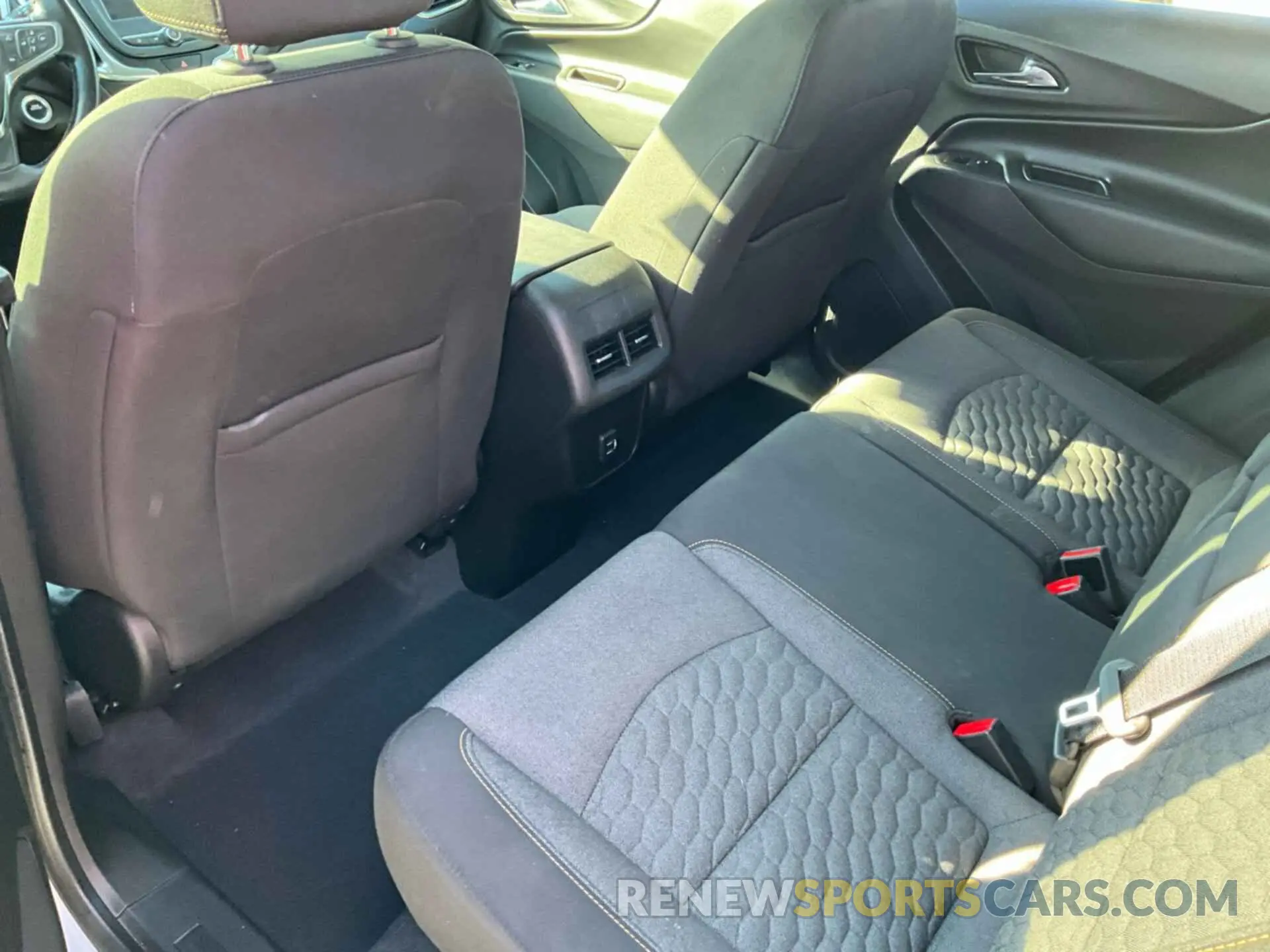 7 Photograph of a damaged car 2GNAXJEV8L6236604 CHEVROLET EQUINOX 2020