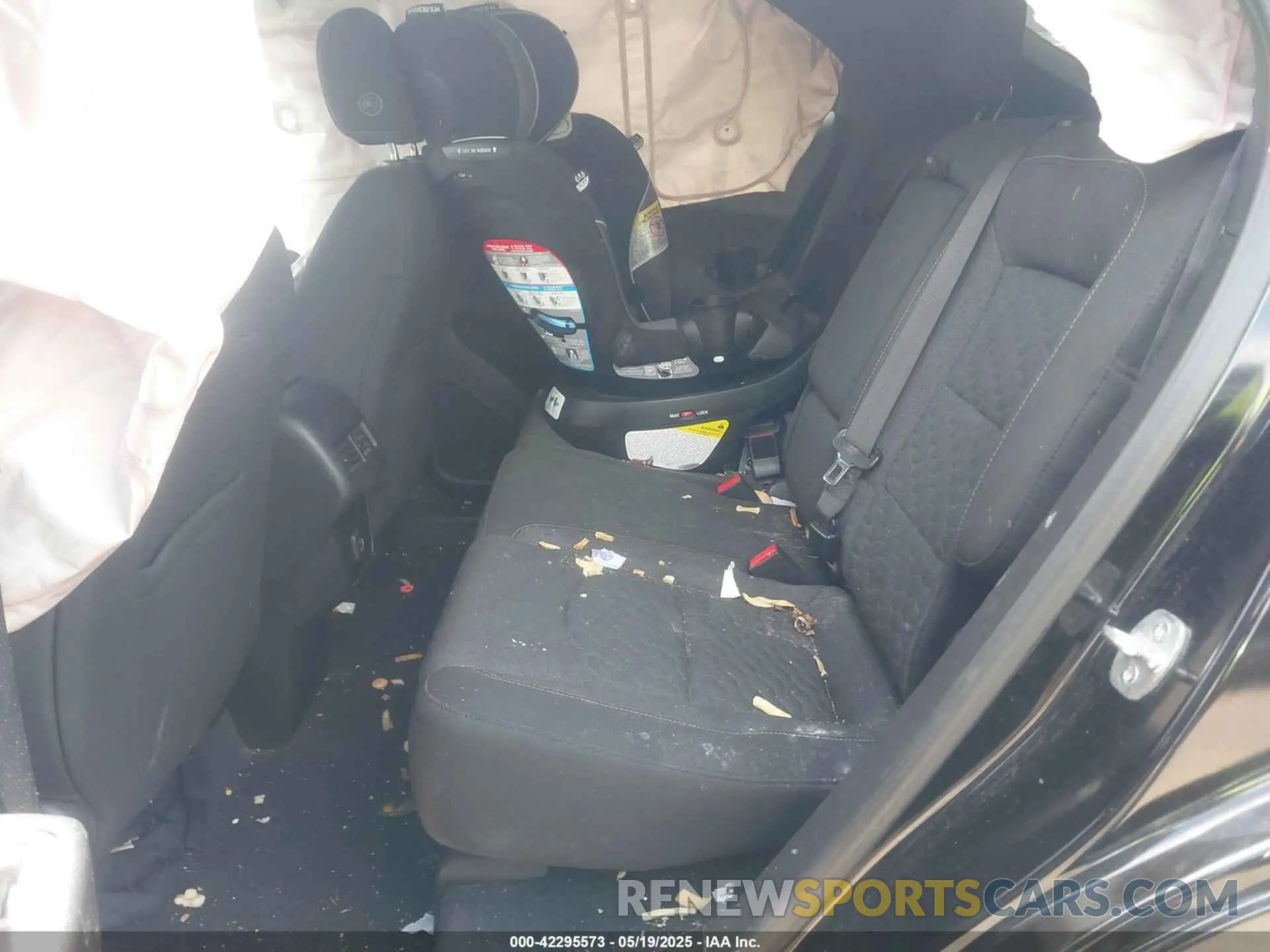 8 Photograph of a damaged car 2GNAXJEV9L6127505 CHEVROLET EQUINOX 2020