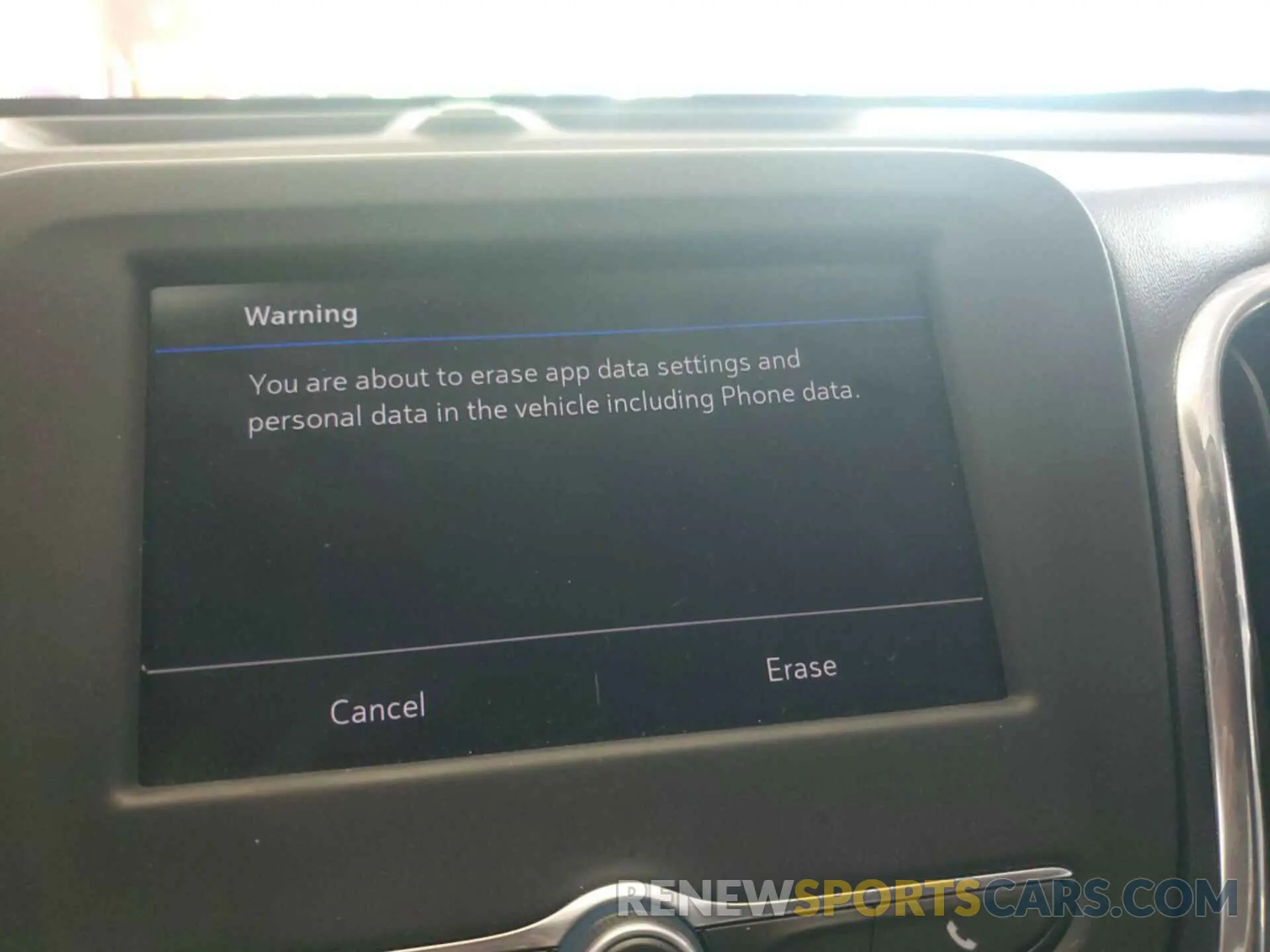 18 Photograph of a damaged car 2GNAXJEV9L6230424 CHEVROLET EQUINOX 2020
