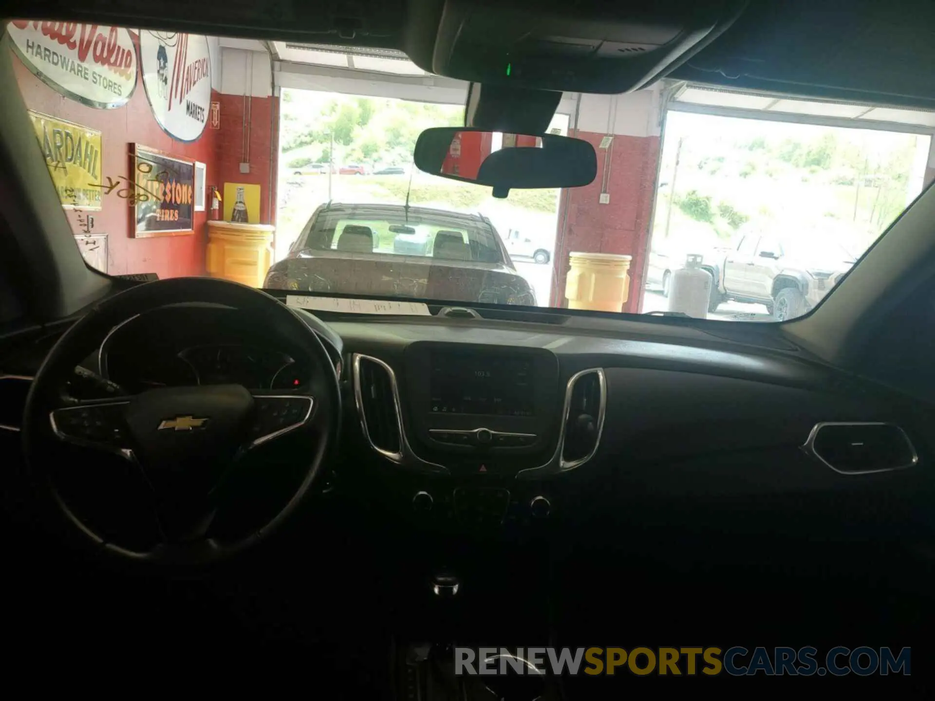24 Photograph of a damaged car 2GNAXJEV9L6230424 CHEVROLET EQUINOX 2020