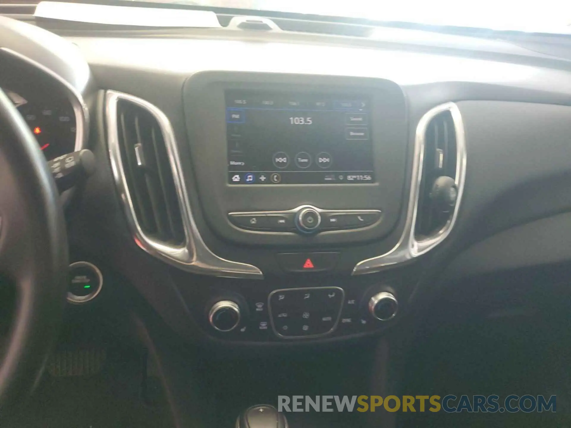 8 Photograph of a damaged car 2GNAXJEV9L6230424 CHEVROLET EQUINOX 2020
