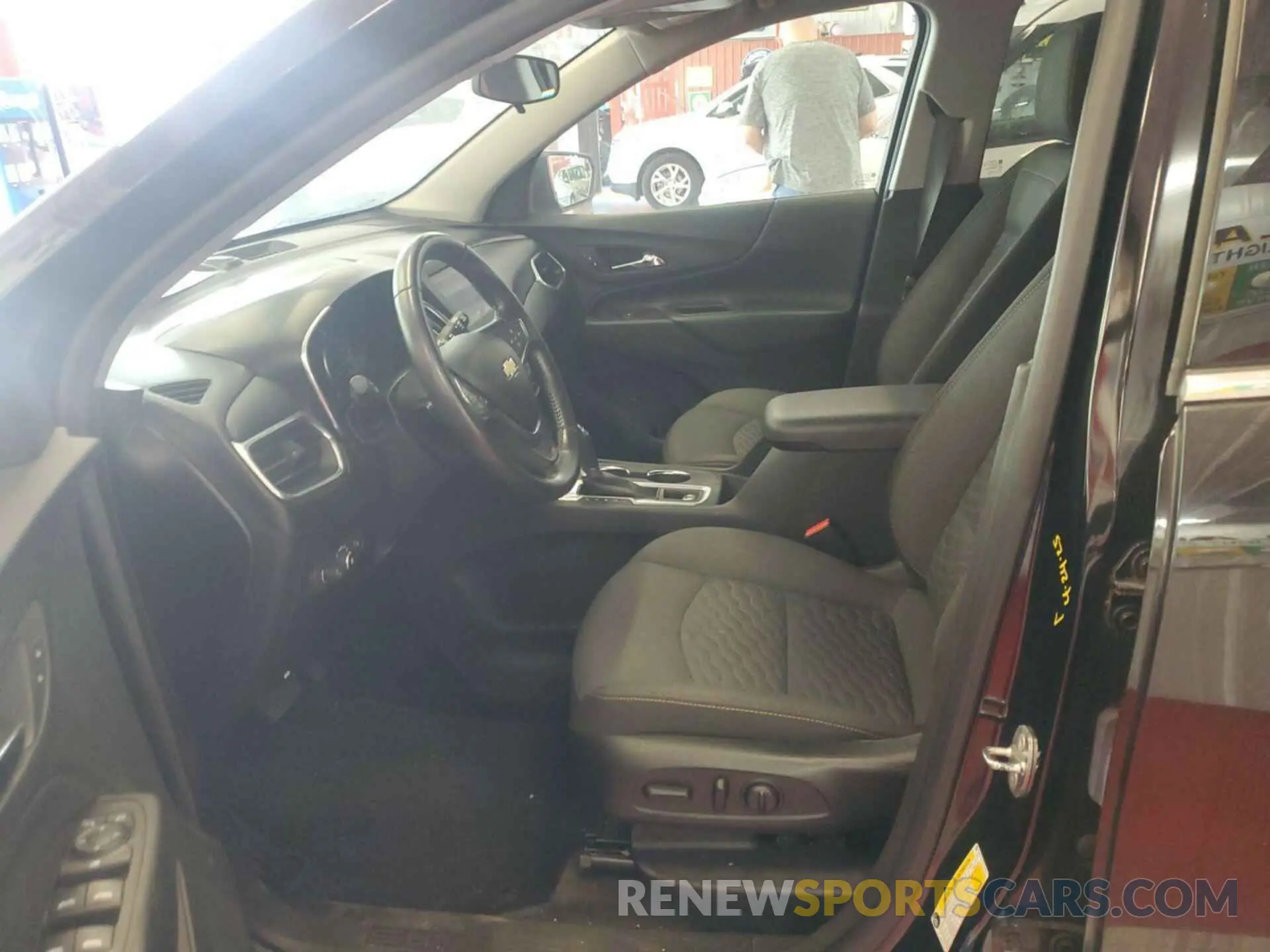 9 Photograph of a damaged car 2GNAXJEV9L6230424 CHEVROLET EQUINOX 2020