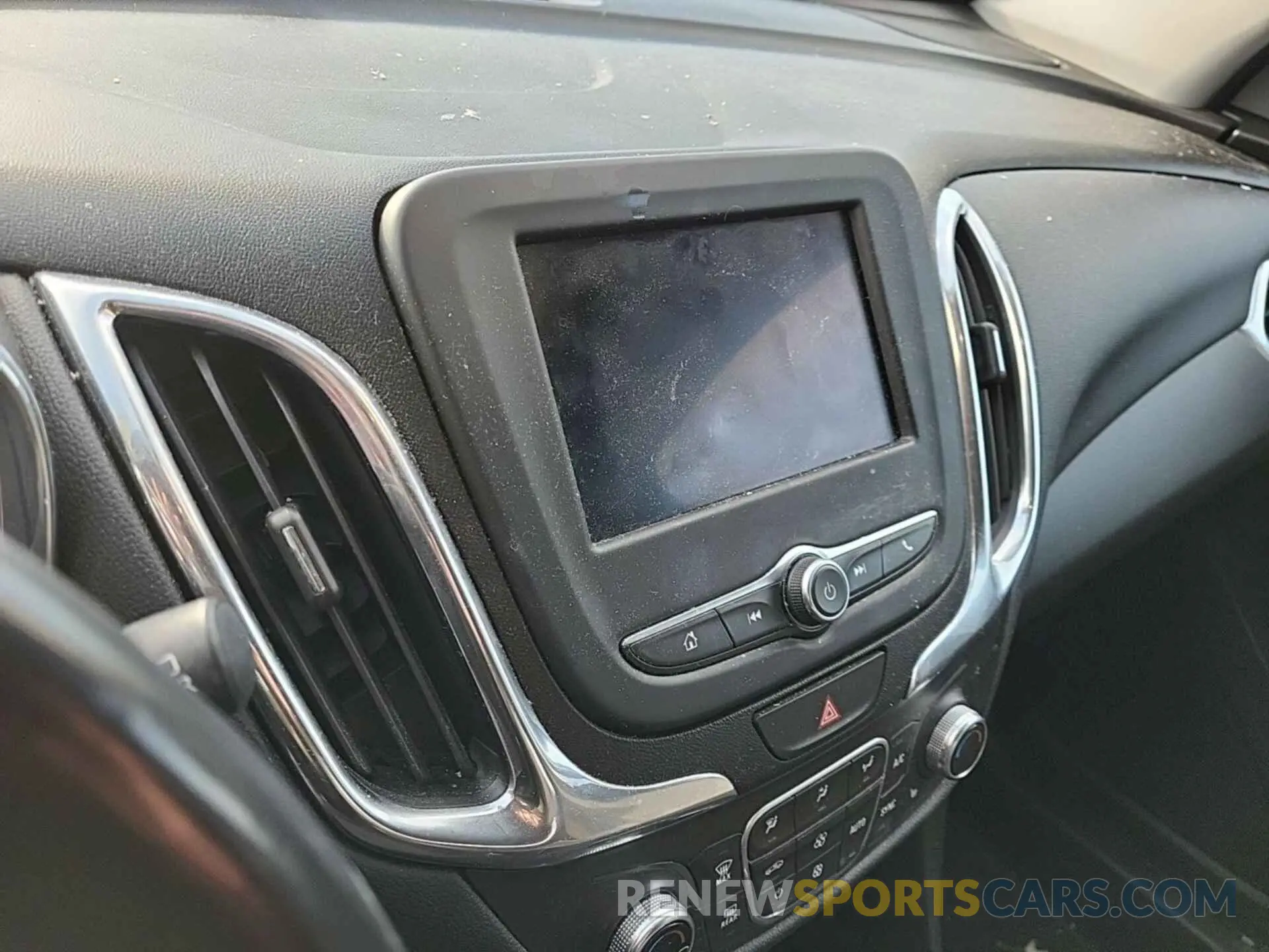 4 Photograph of a damaged car 2GNAXJEV9L6231587 CHEVROLET EQUINOX 2020