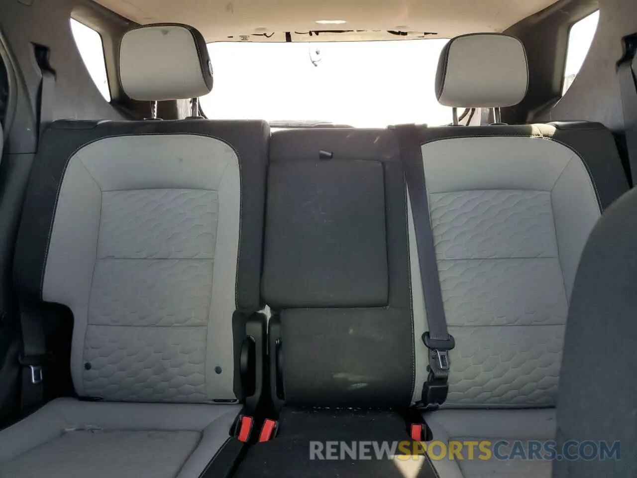 10 Photograph of a damaged car 2GNAXJEV9L6239348 CHEVROLET EQUINOX 2020