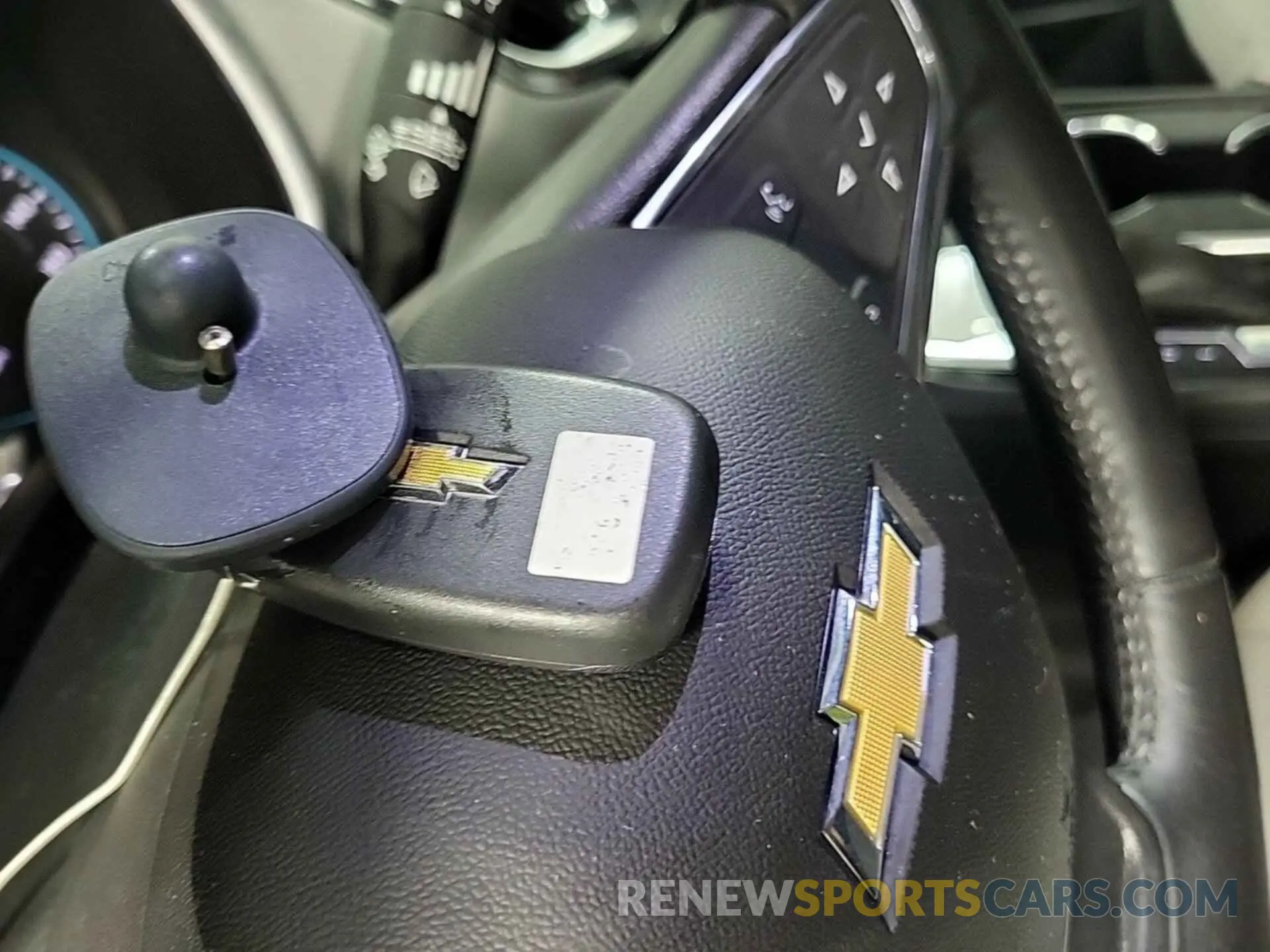 19 Photograph of a damaged car 2GNAXJEVXL6154776 CHEVROLET EQUINOX 2020