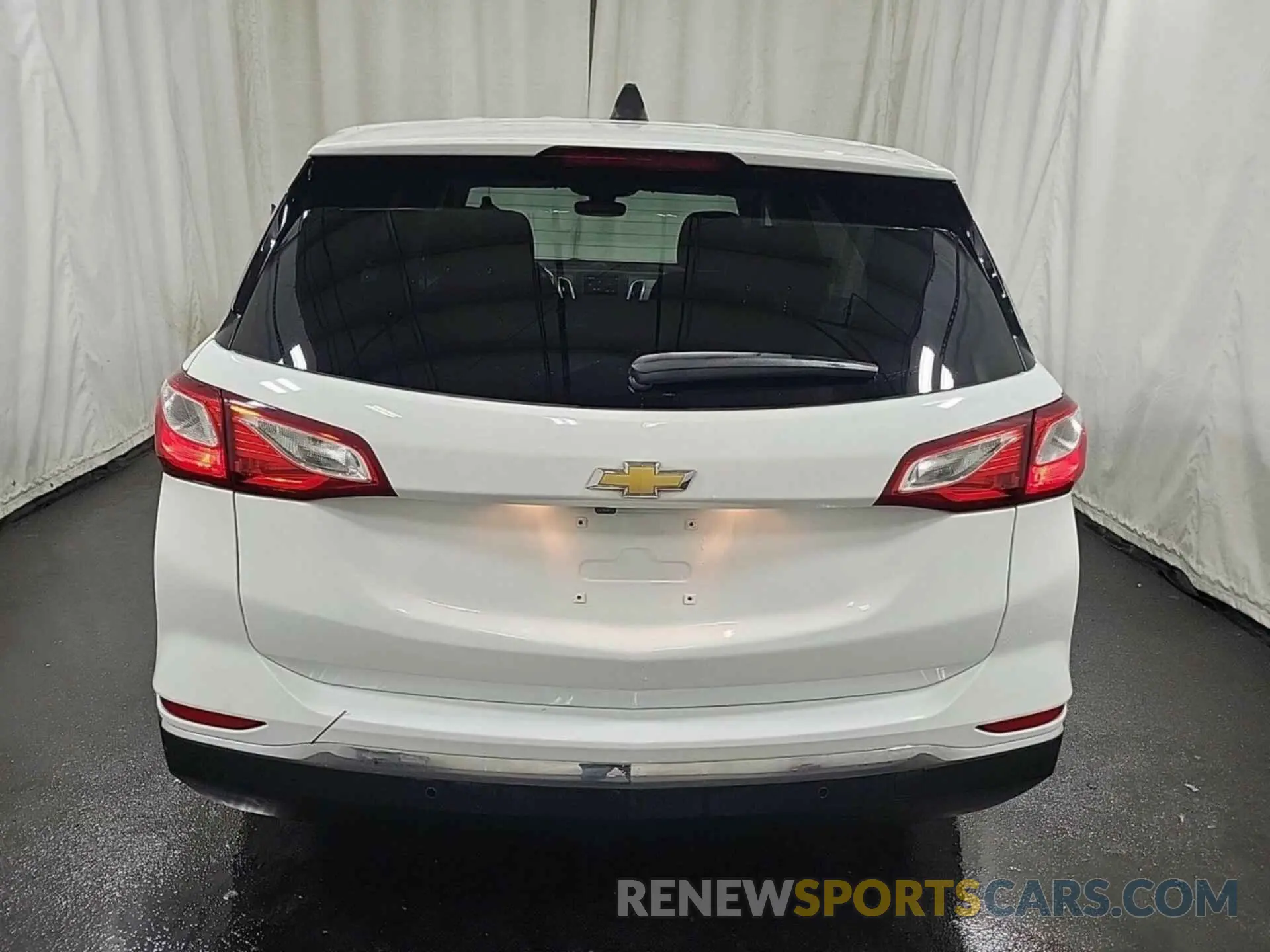 29 Photograph of a damaged car 2GNAXJEVXL6154776 CHEVROLET EQUINOX 2020