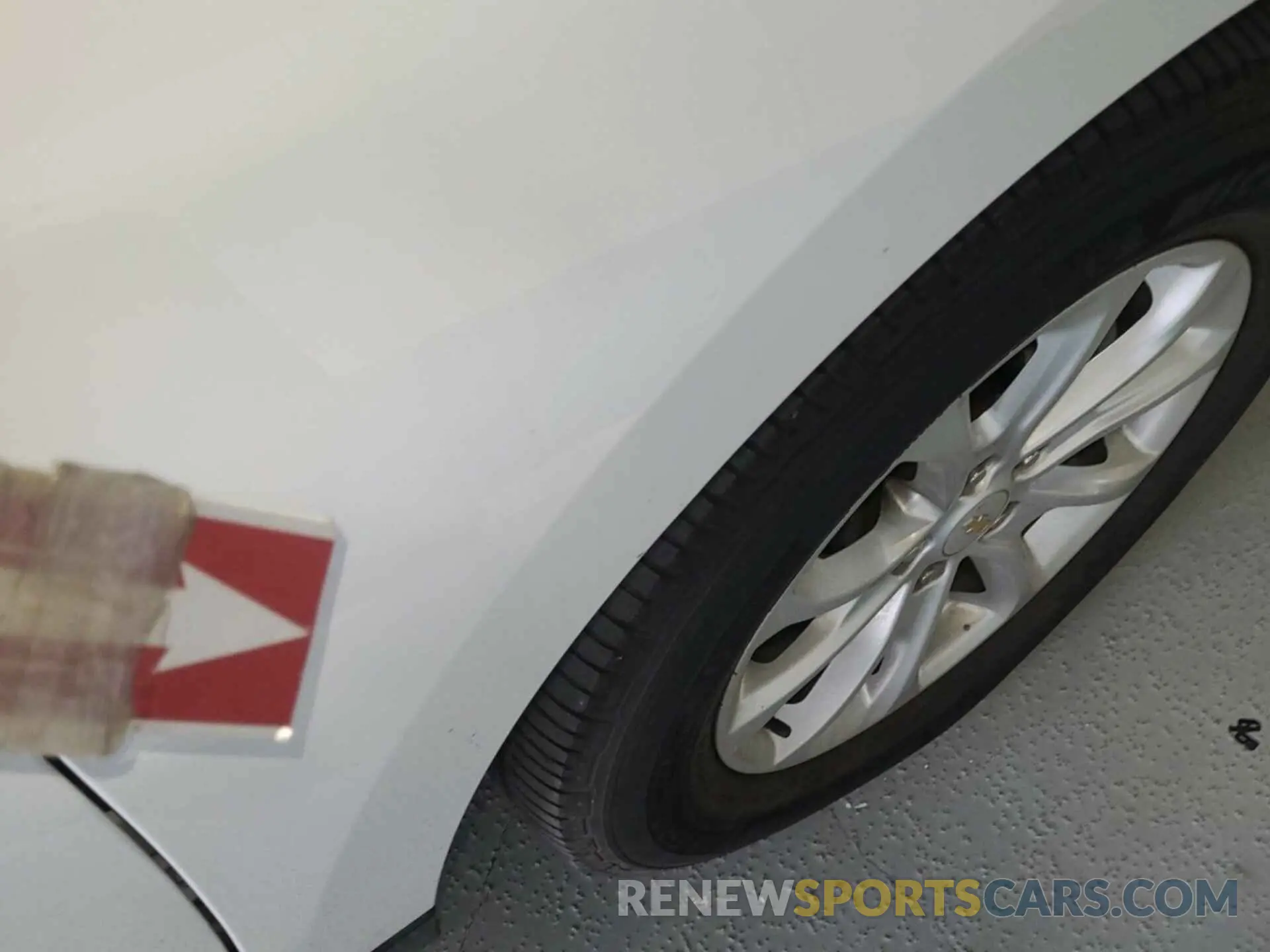 33 Photograph of a damaged car 2GNAXJEVXL6154776 CHEVROLET EQUINOX 2020