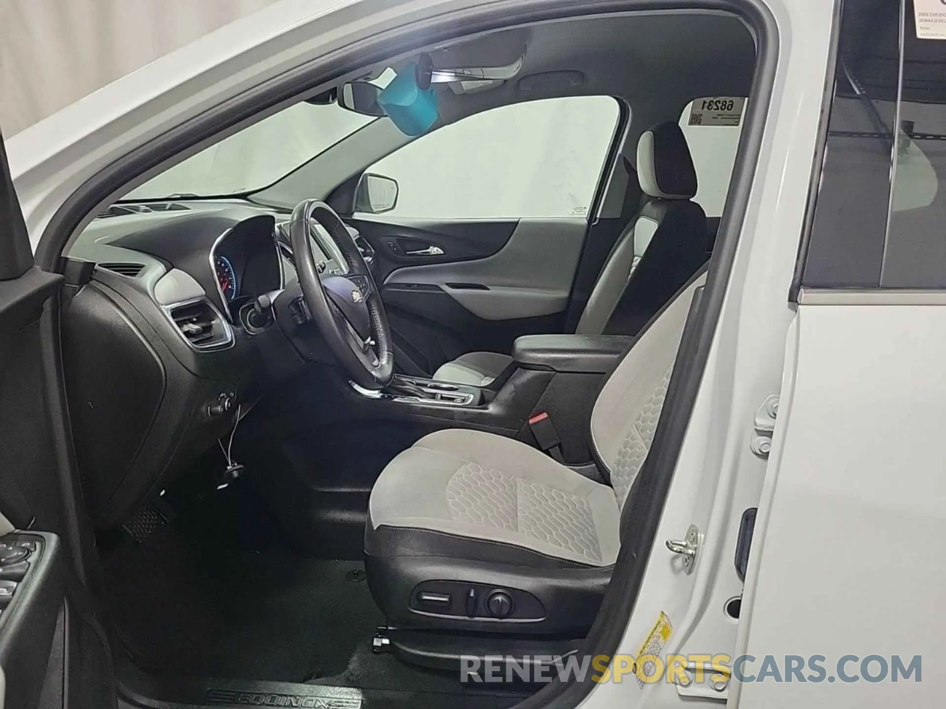41 Photograph of a damaged car 2GNAXJEVXL6154776 CHEVROLET EQUINOX 2020