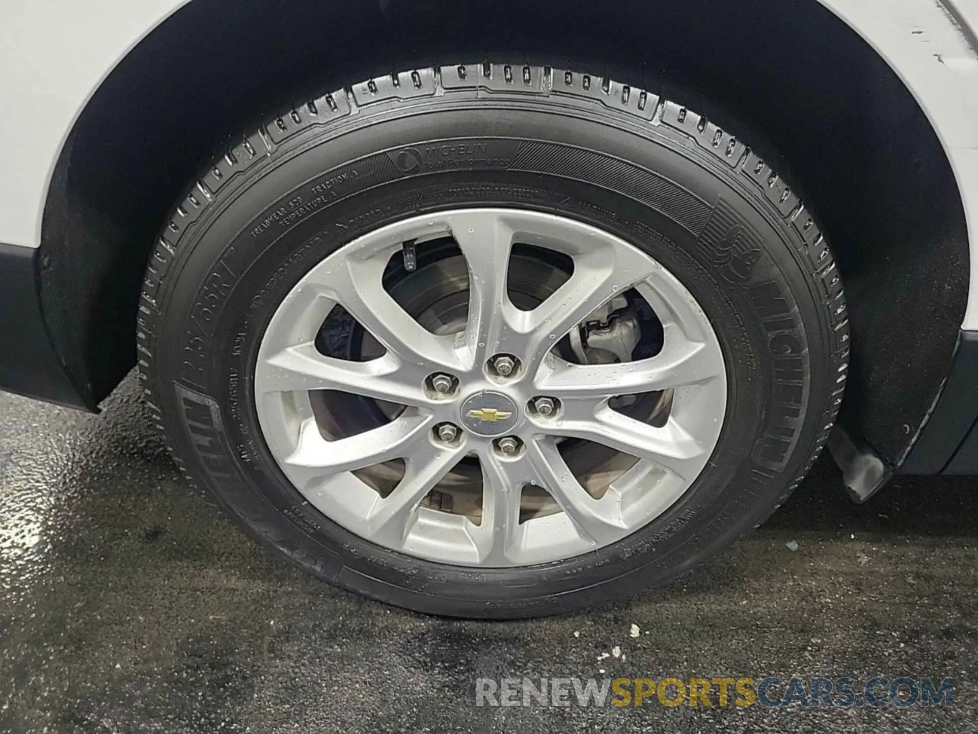 8 Photograph of a damaged car 2GNAXJEVXL6154776 CHEVROLET EQUINOX 2020