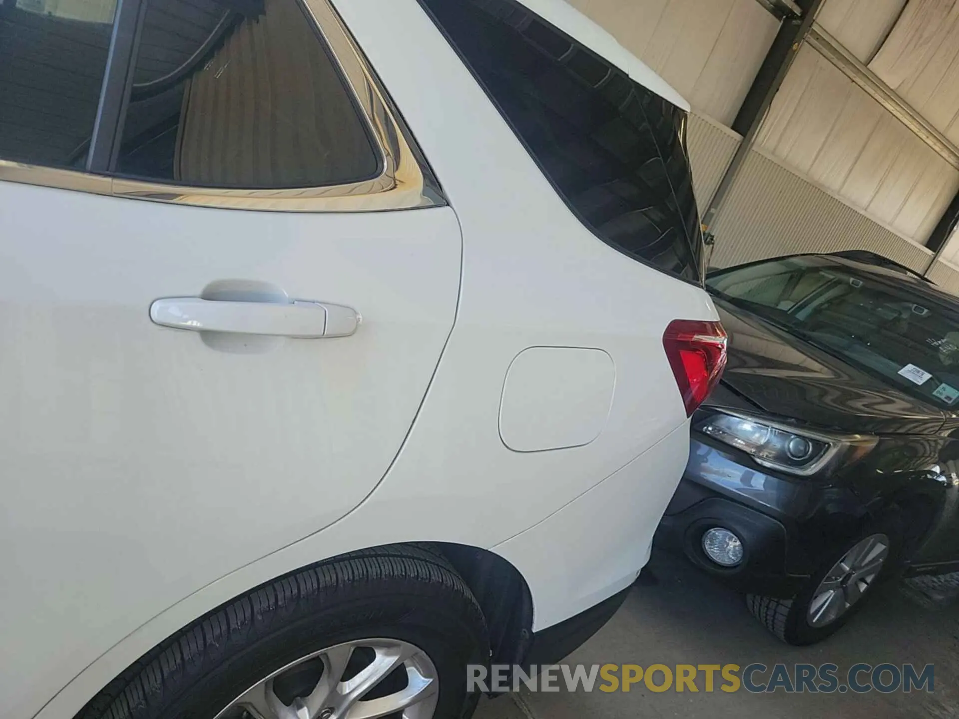 17 Photograph of a damaged car 2GNAXJEVXL6232926 CHEVROLET EQUINOX 2020