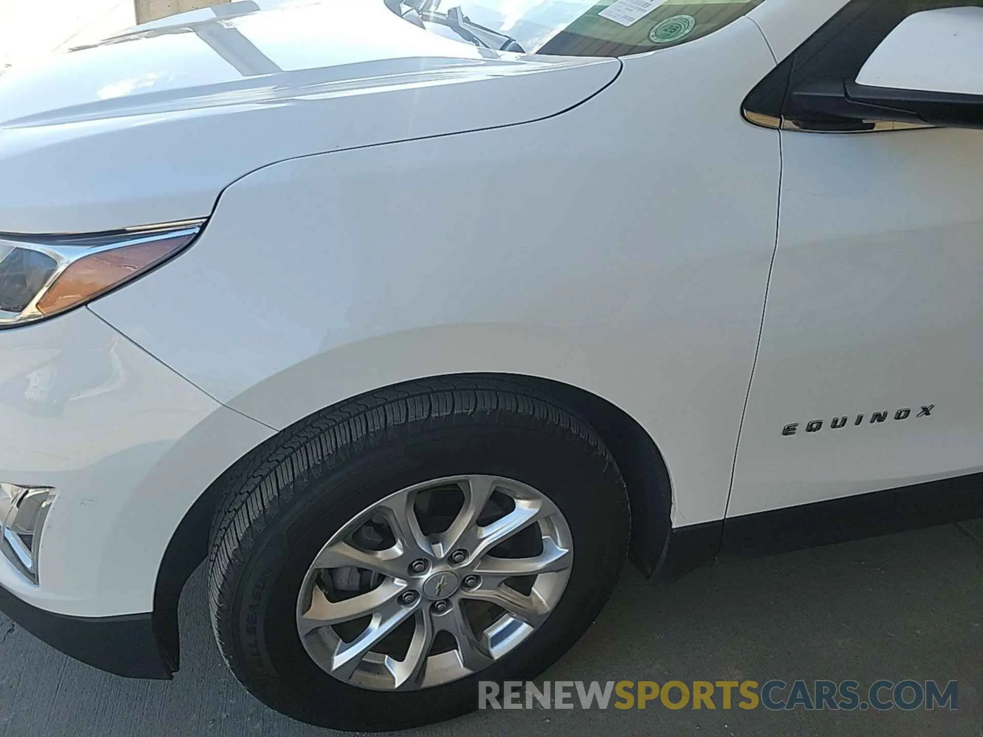 2 Photograph of a damaged car 2GNAXJEVXL6232926 CHEVROLET EQUINOX 2020