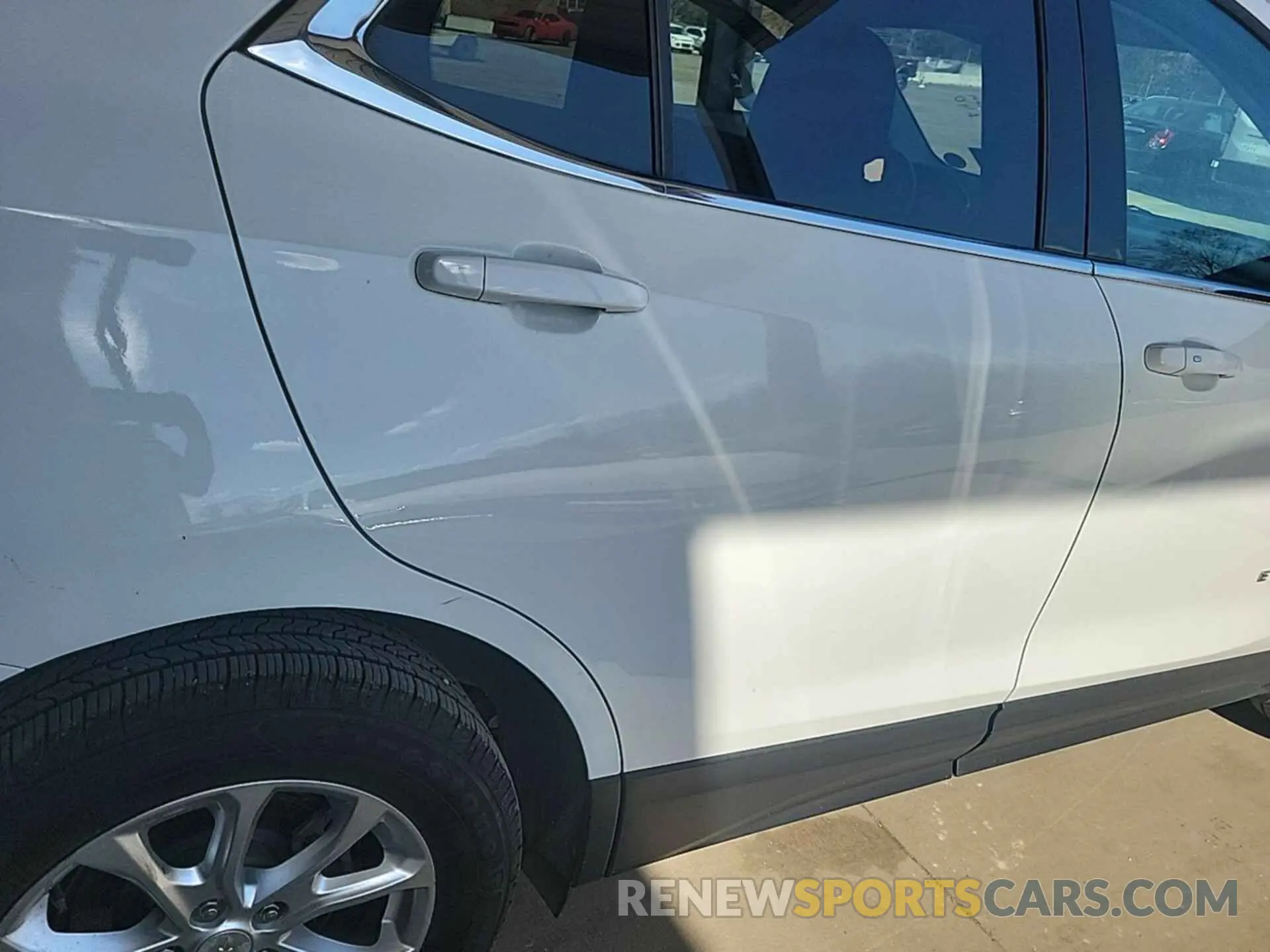 26 Photograph of a damaged car 2GNAXJEVXL6232926 CHEVROLET EQUINOX 2020
