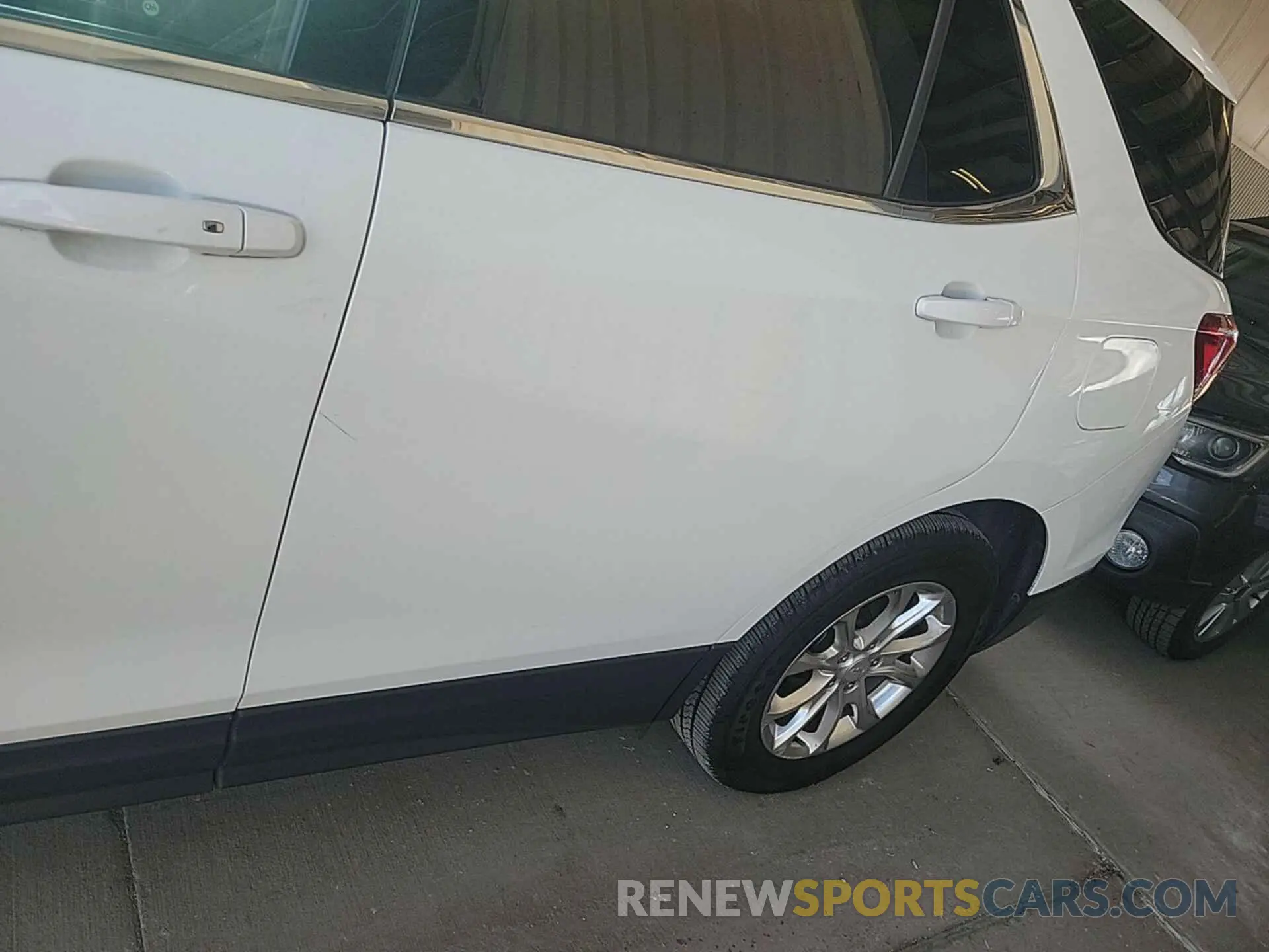 6 Photograph of a damaged car 2GNAXJEVXL6232926 CHEVROLET EQUINOX 2020