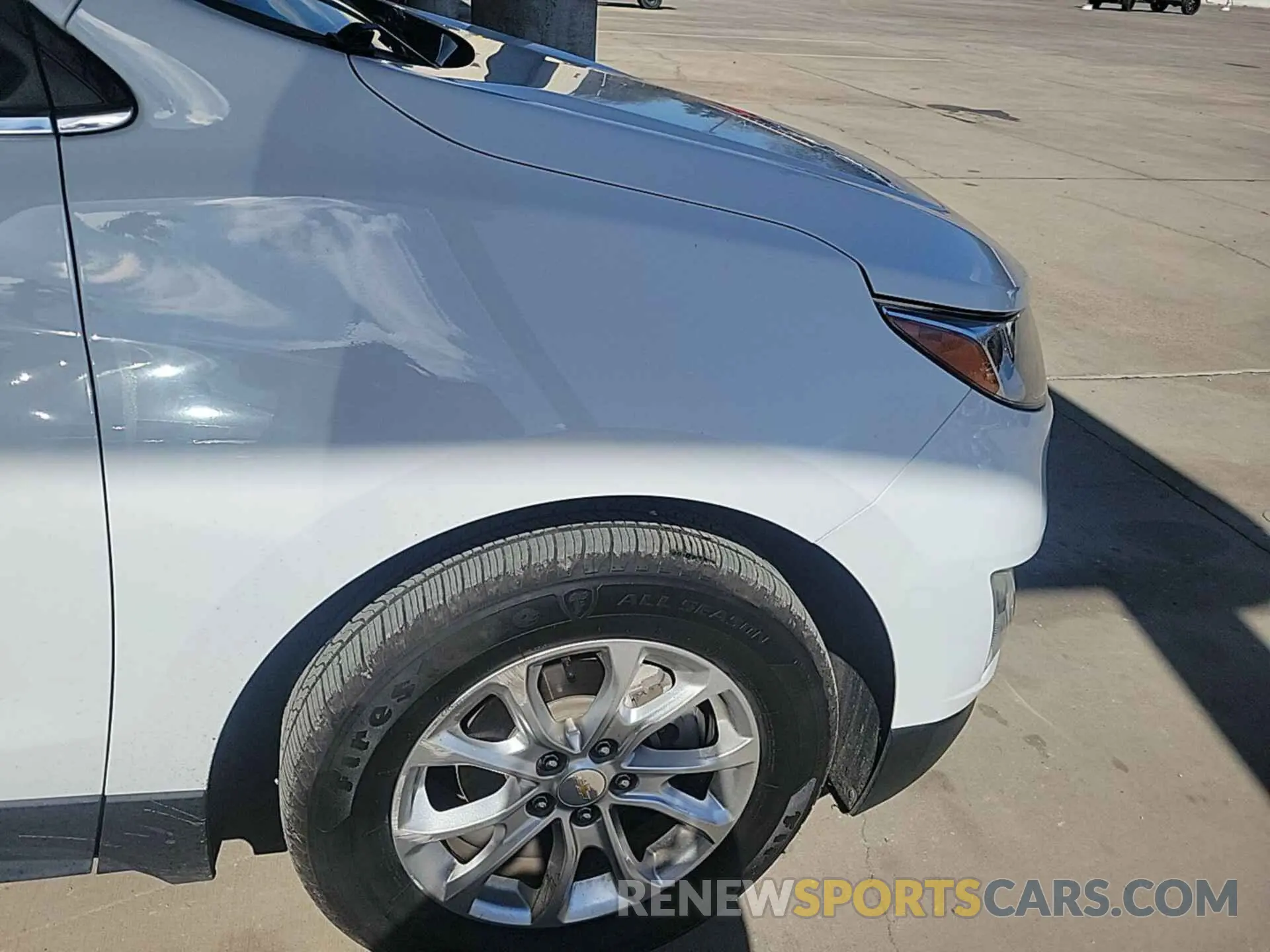 8 Photograph of a damaged car 2GNAXJEVXL6232926 CHEVROLET EQUINOX 2020