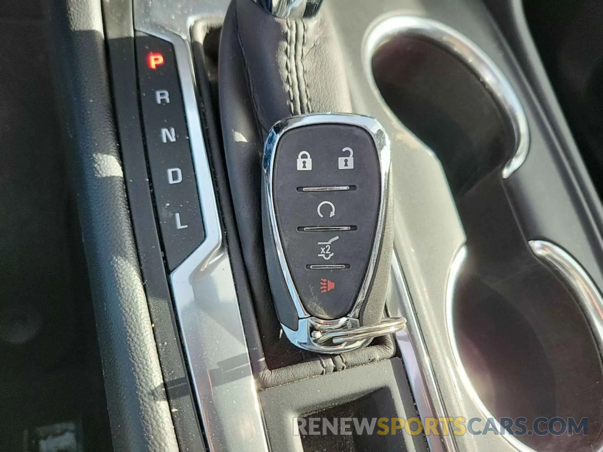 18 Photograph of a damaged car 2GNAXJEVXL6237169 CHEVROLET EQUINOX 2020
