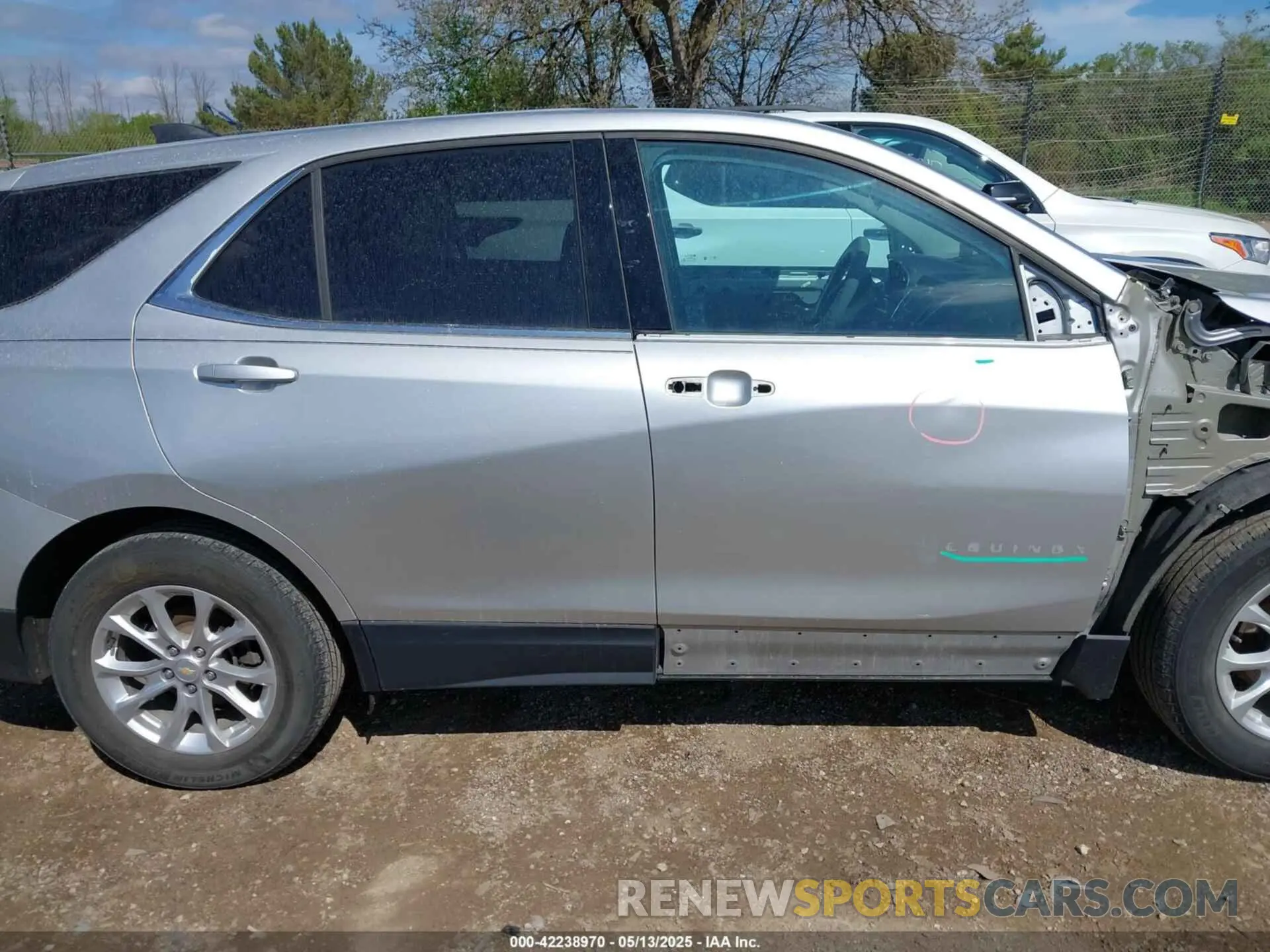 13 Photograph of a damaged car 2GNAXJEVXL6259463 CHEVROLET EQUINOX 2020