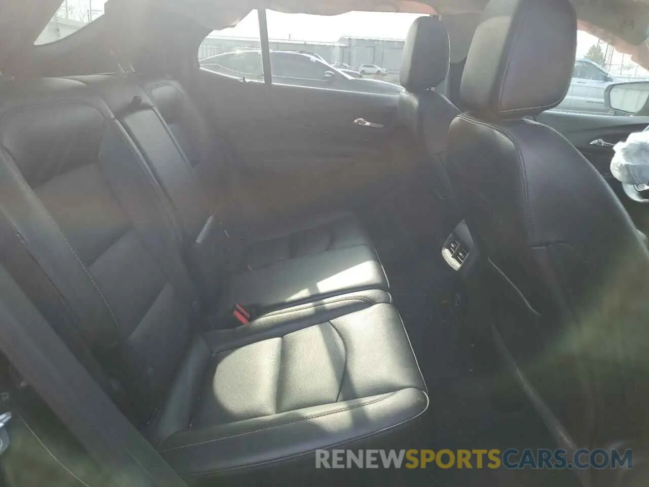 11 Photograph of a damaged car 2GNAXKEV0L6113742 CHEVROLET EQUINOX 2020