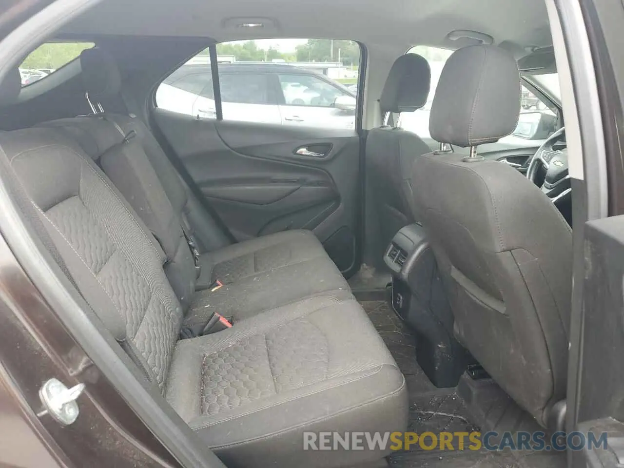 10 Photograph of a damaged car 2GNAXKEV0L6138107 CHEVROLET EQUINOX 2020