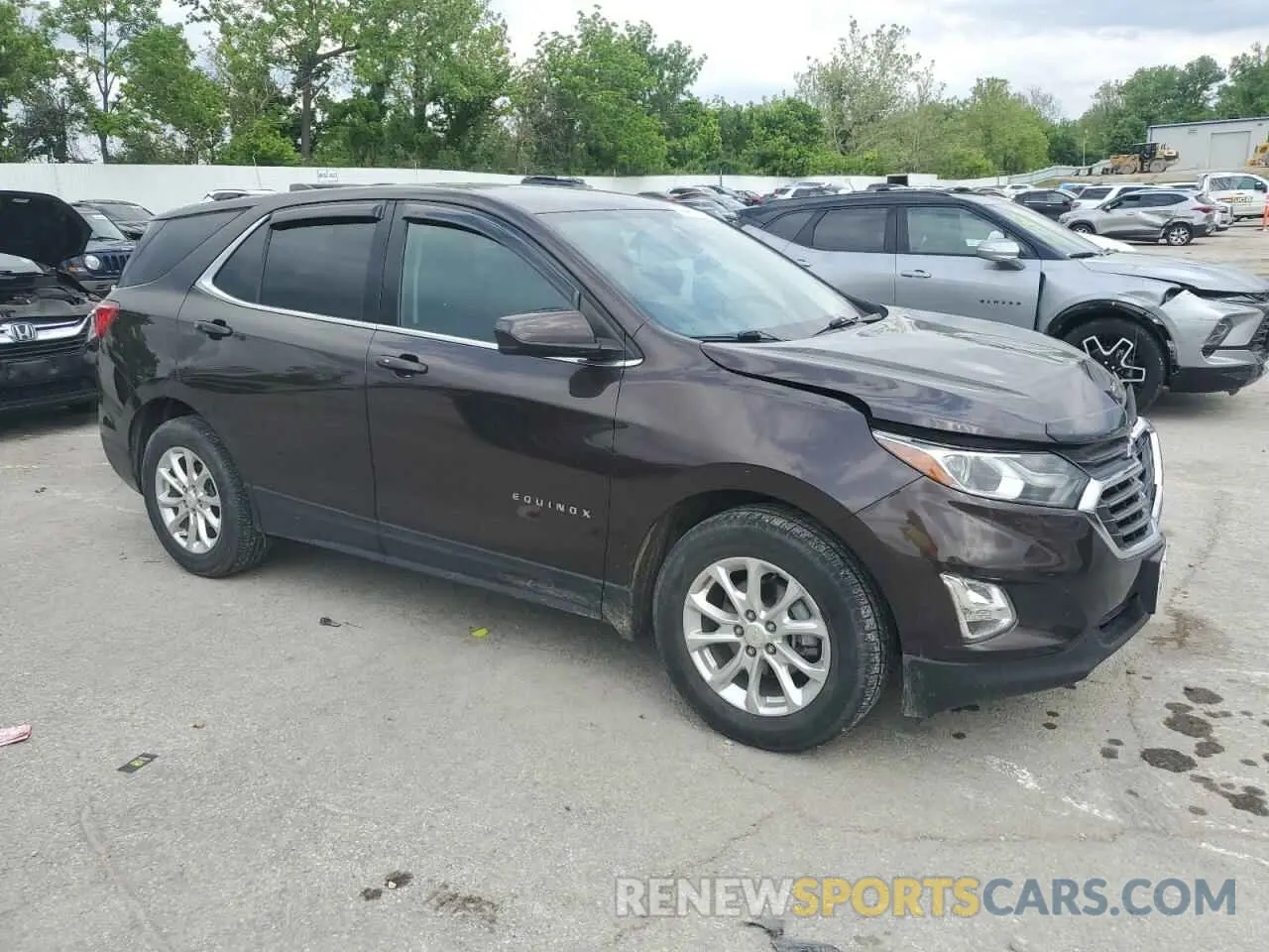 4 Photograph of a damaged car 2GNAXKEV0L6138107 CHEVROLET EQUINOX 2020