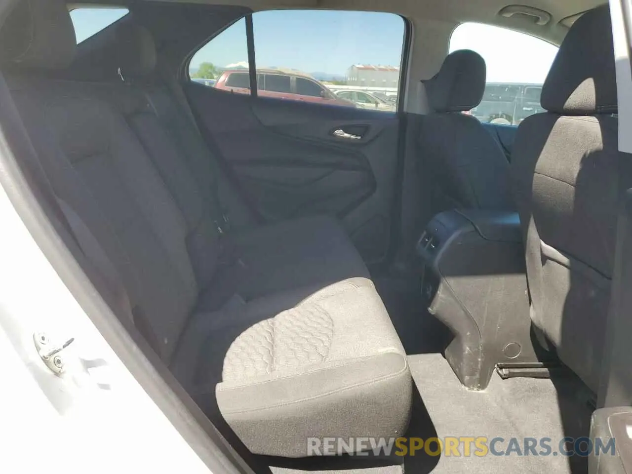 10 Фотография поврежденного автомобиля 2GNAXKEV1L6211405 CHEVROLET EQUINOX 2020