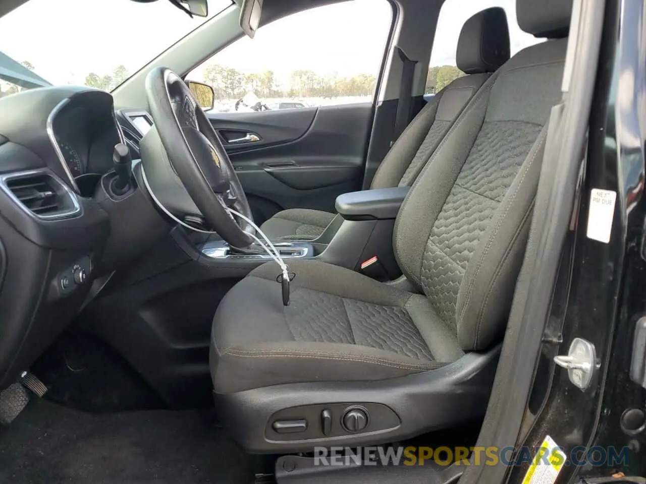 7 Photograph of a damaged car 2GNAXKEV1L6217625 CHEVROLET EQUINOX 2020