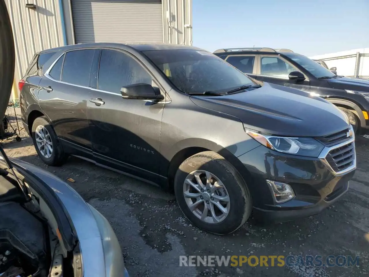 4 Photograph of a damaged car 2GNAXKEV2L6157595 CHEVROLET EQUINOX 2020