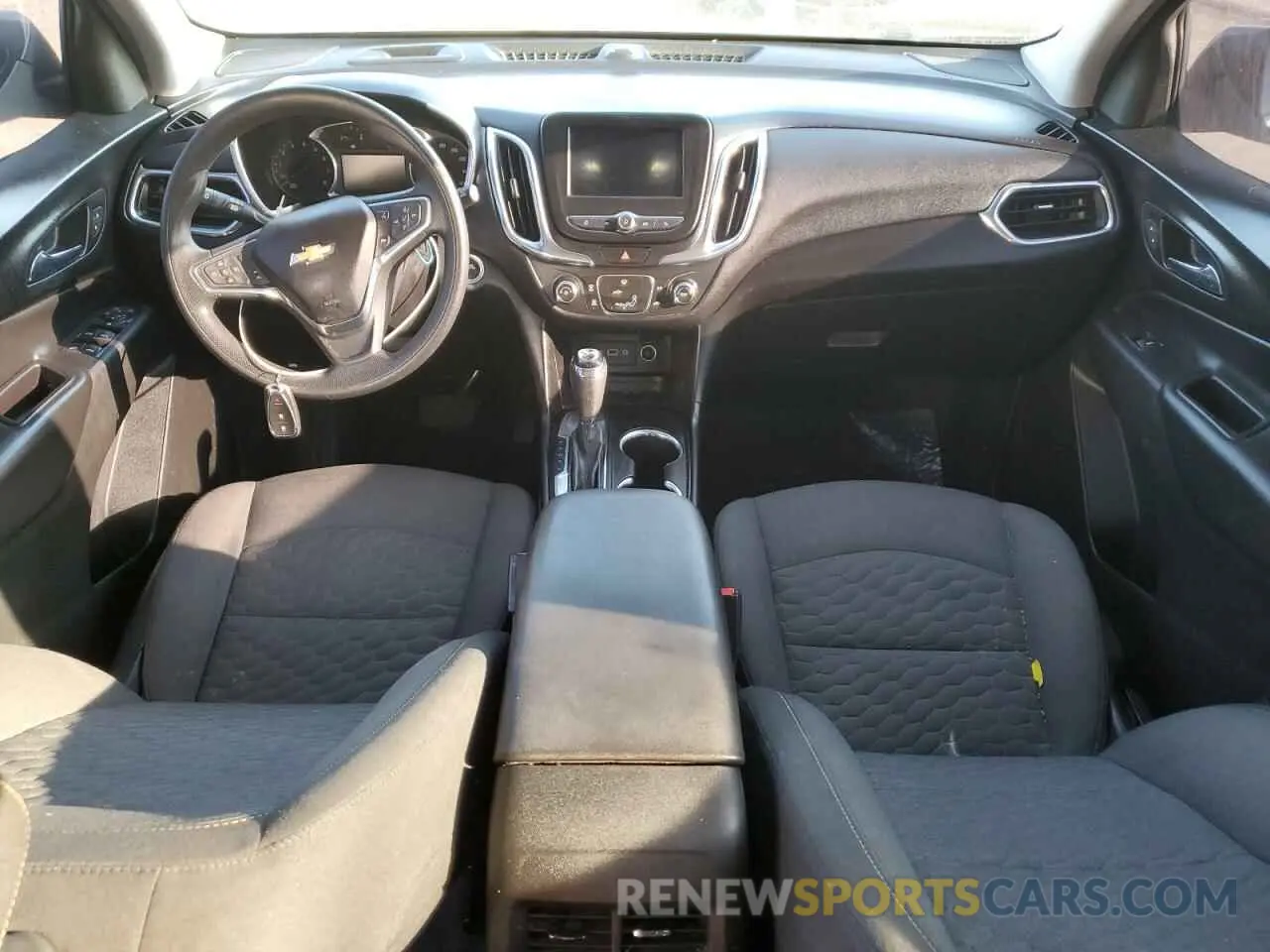 8 Photograph of a damaged car 2GNAXKEV2L6157595 CHEVROLET EQUINOX 2020