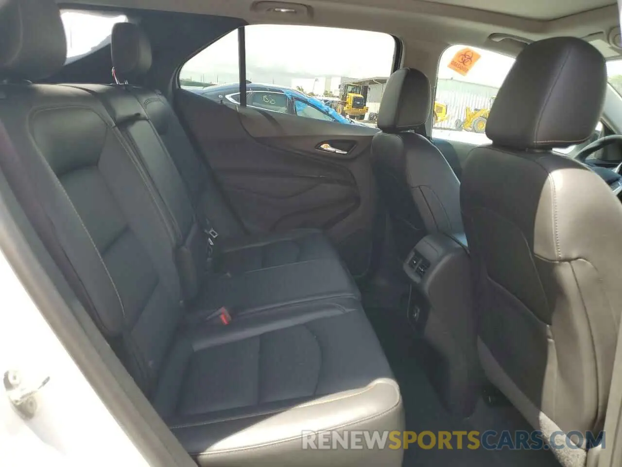 11 Photograph of a damaged car 2GNAXKEV2L6282970 CHEVROLET EQUINOX 2020