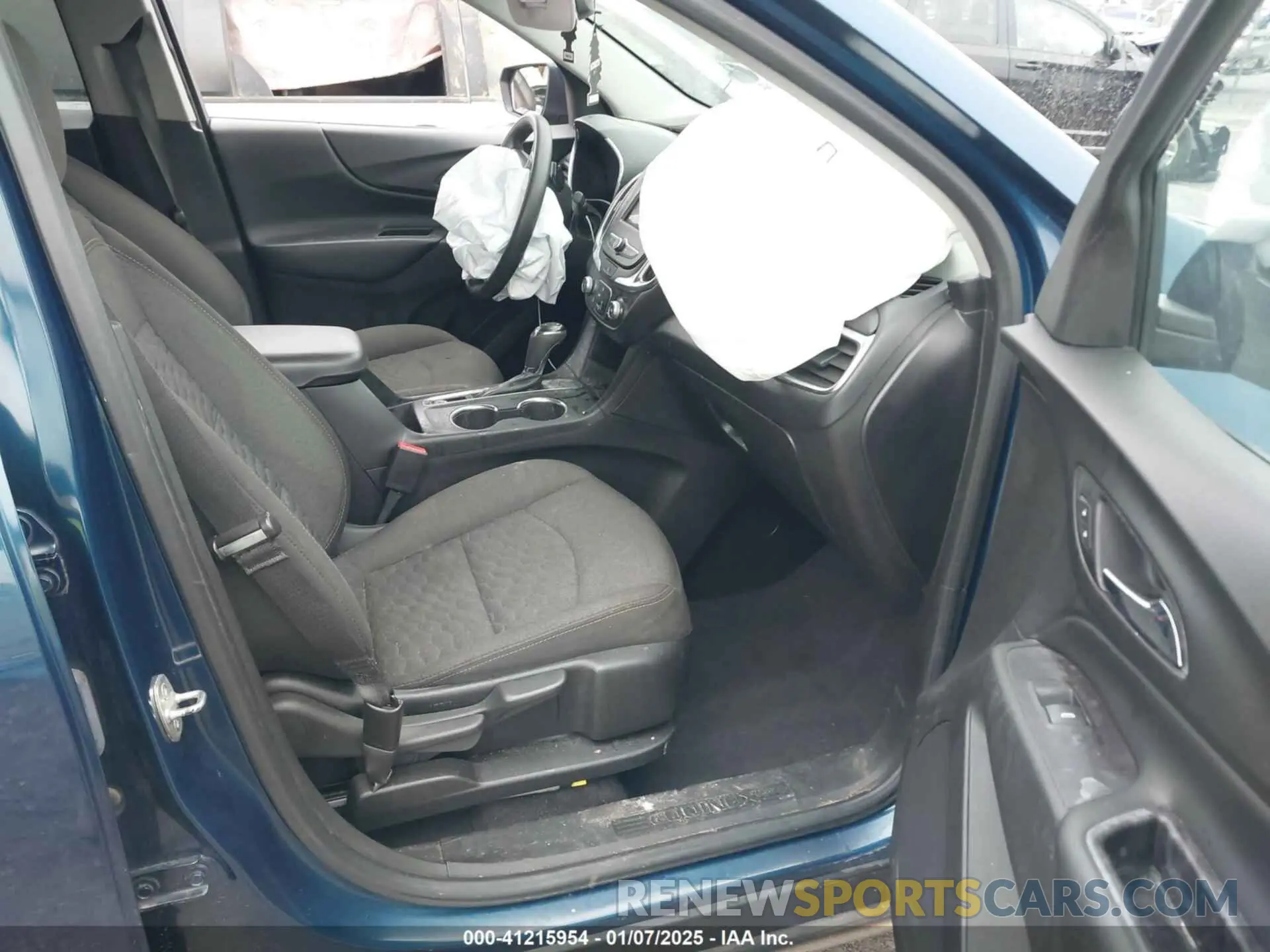 5 Фотография поврежденного автомобиля 2GNAXKEV3L6172042 CHEVROLET EQUINOX 2020