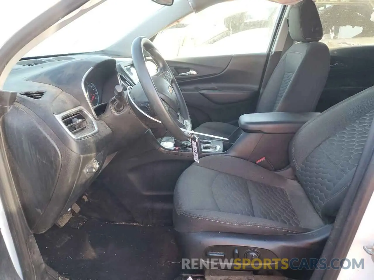 7 Фотография поврежденного автомобиля 2GNAXKEV3L6215701 CHEVROLET EQUINOX 2020