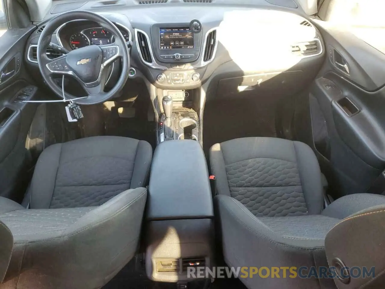 8 Фотография поврежденного автомобиля 2GNAXKEV3L6215701 CHEVROLET EQUINOX 2020