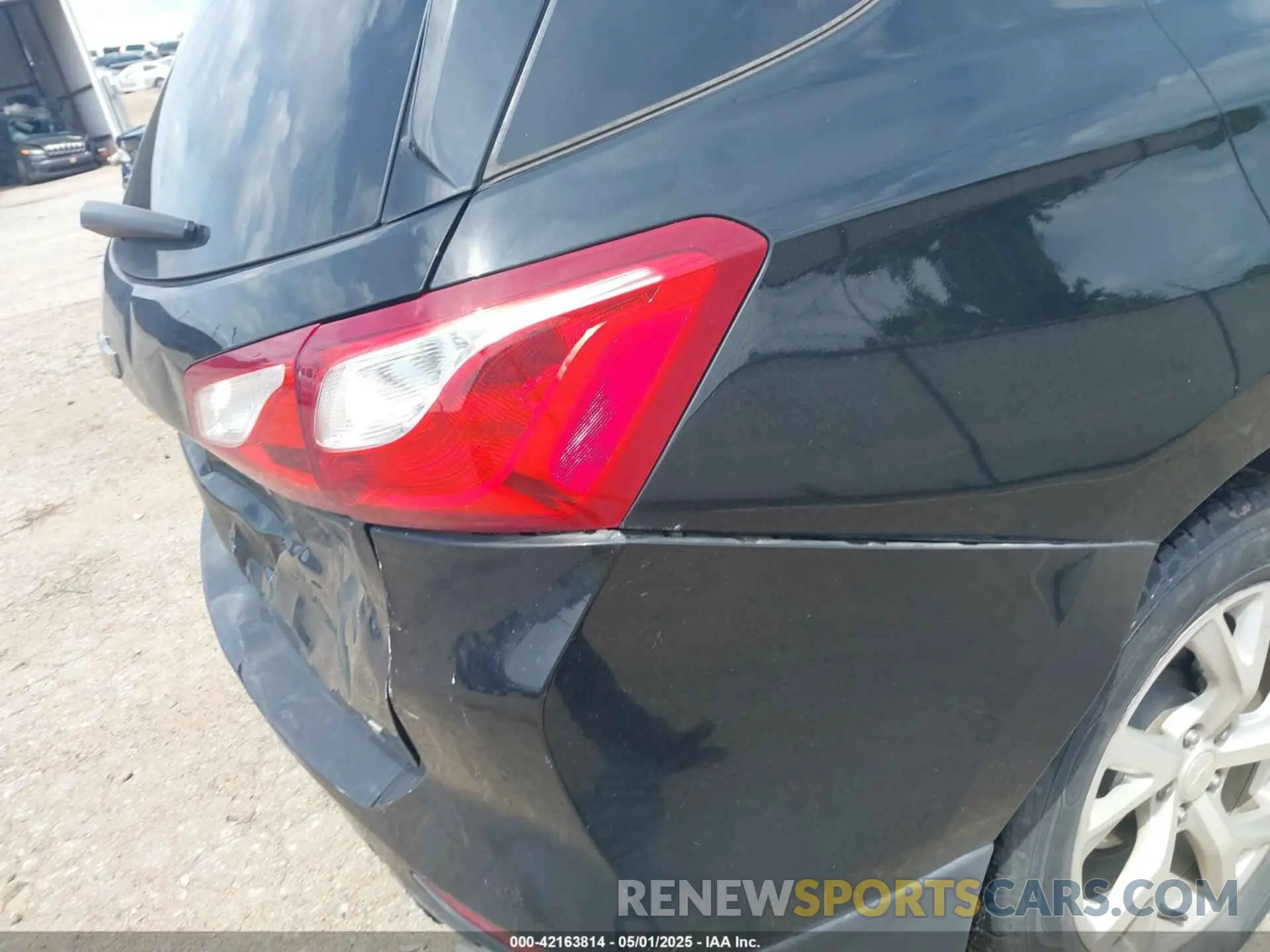 17 Photograph of a damaged car 2GNAXKEV3L6249671 CHEVROLET EQUINOX 2020