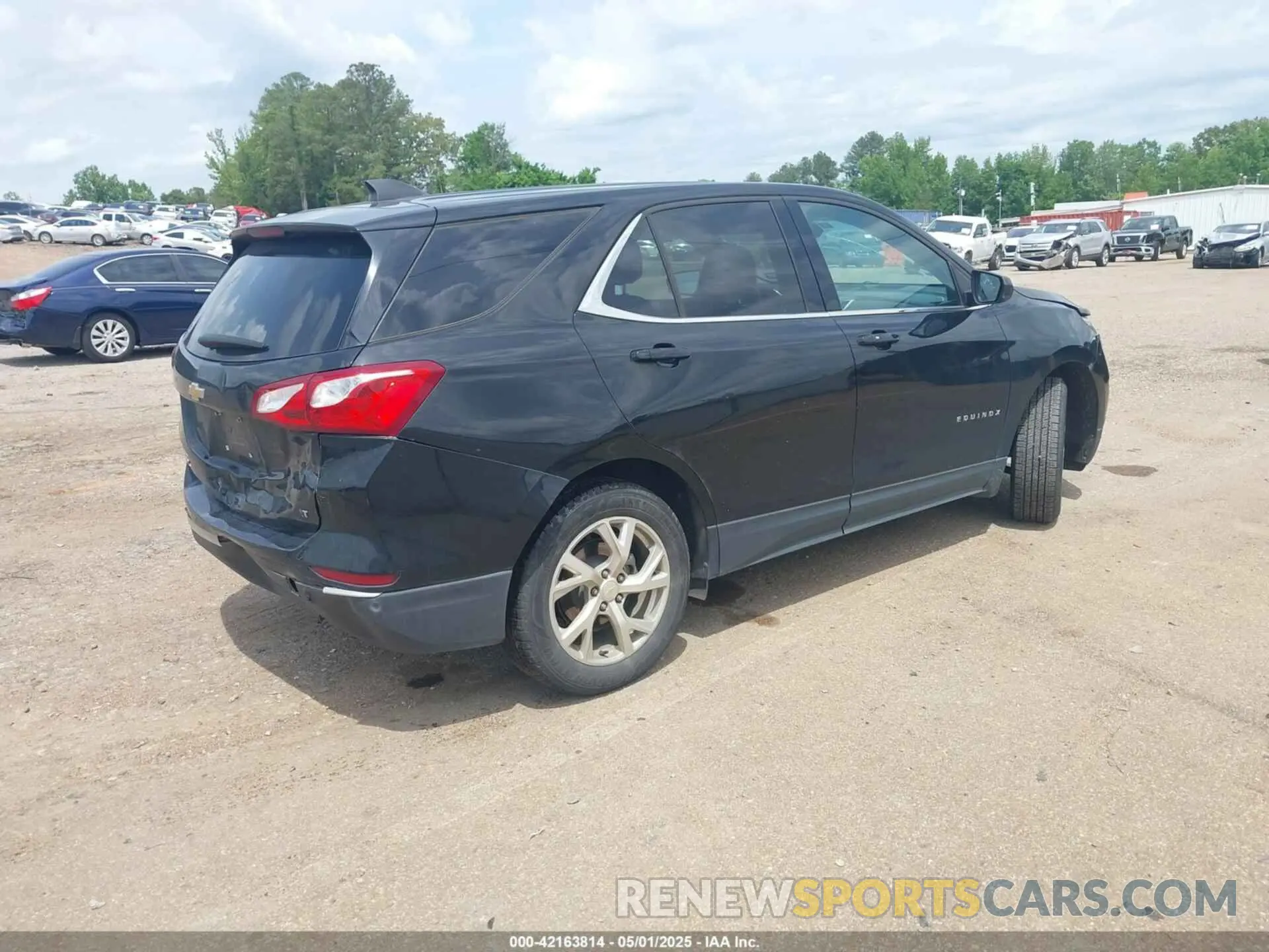 4 Photograph of a damaged car 2GNAXKEV3L6249671 CHEVROLET EQUINOX 2020