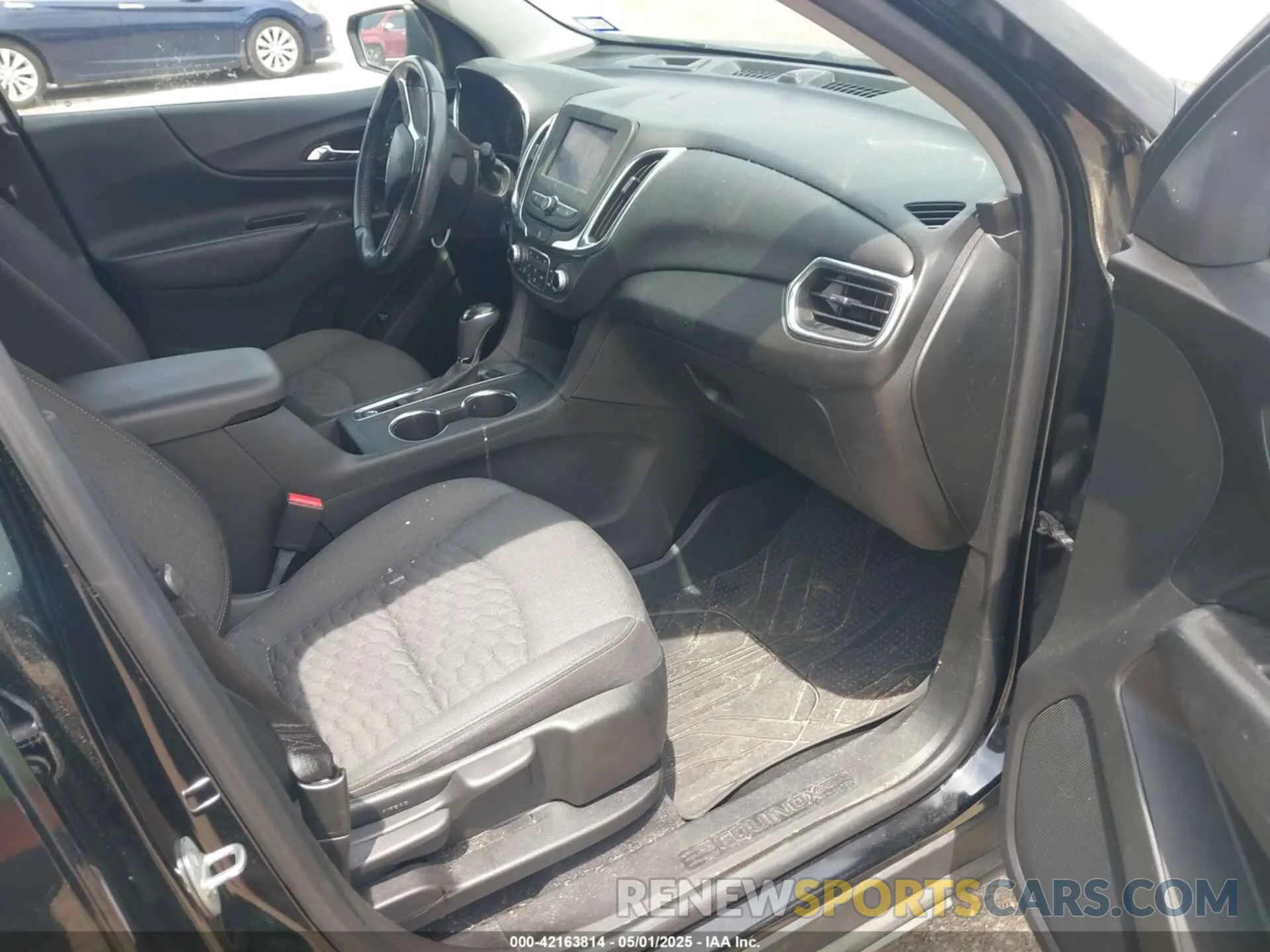 5 Photograph of a damaged car 2GNAXKEV3L6249671 CHEVROLET EQUINOX 2020