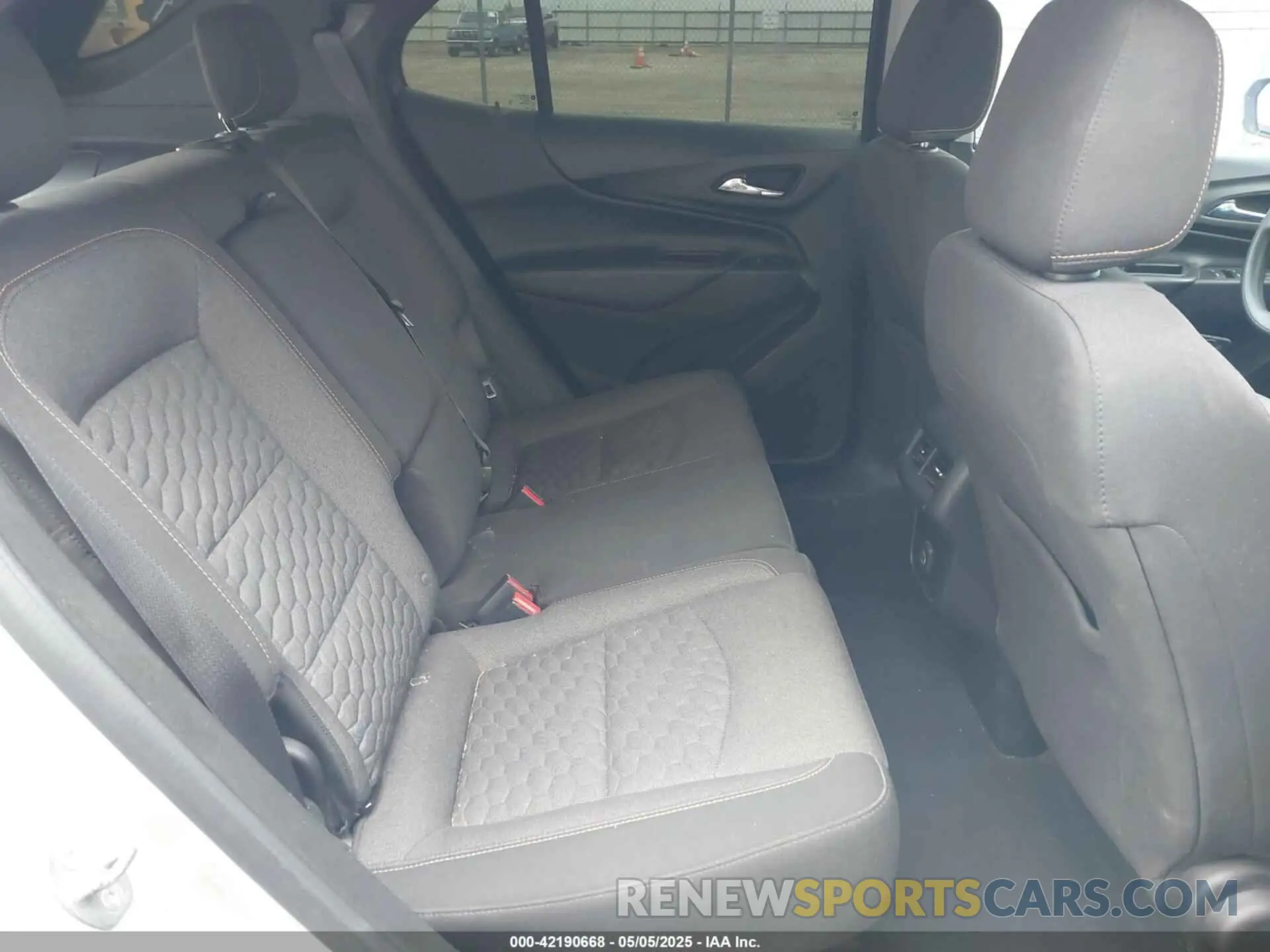 8 Фотография поврежденного автомобиля 2GNAXKEV4L6138871 CHEVROLET EQUINOX 2020