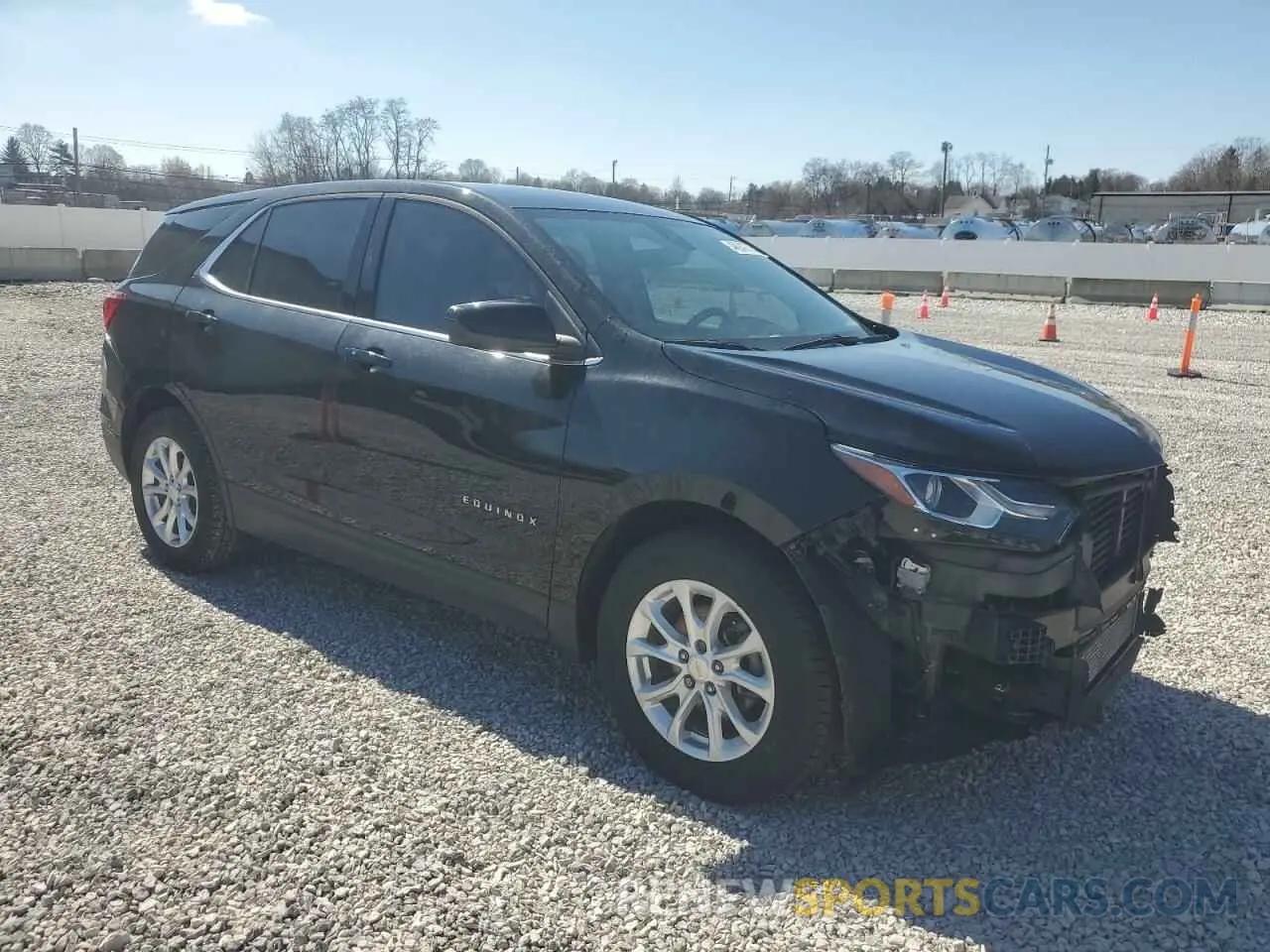 4 Фотография поврежденного автомобиля 2GNAXKEV4L6157968 CHEVROLET EQUINOX 2020