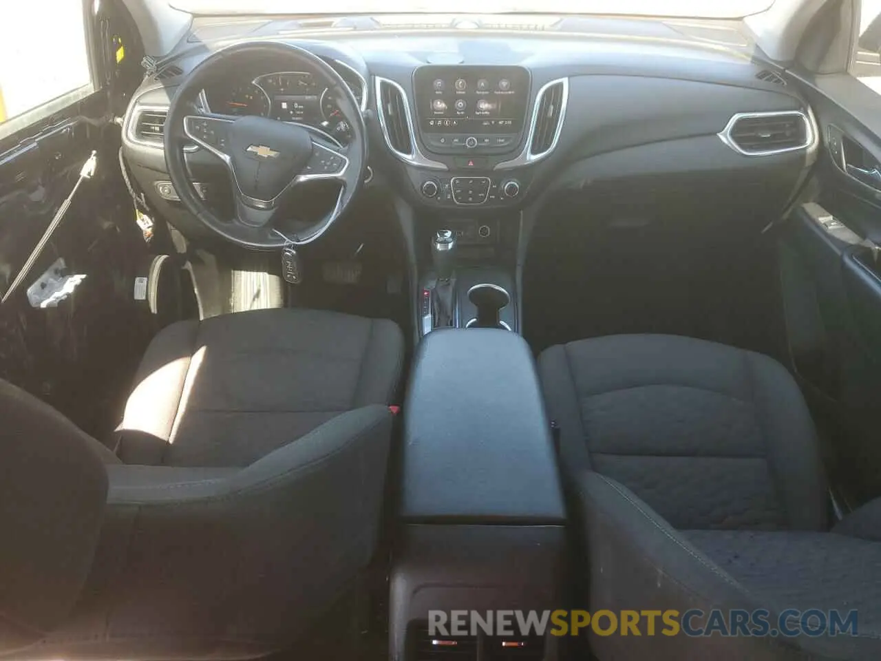 8 Фотография поврежденного автомобиля 2GNAXKEV4L6157968 CHEVROLET EQUINOX 2020