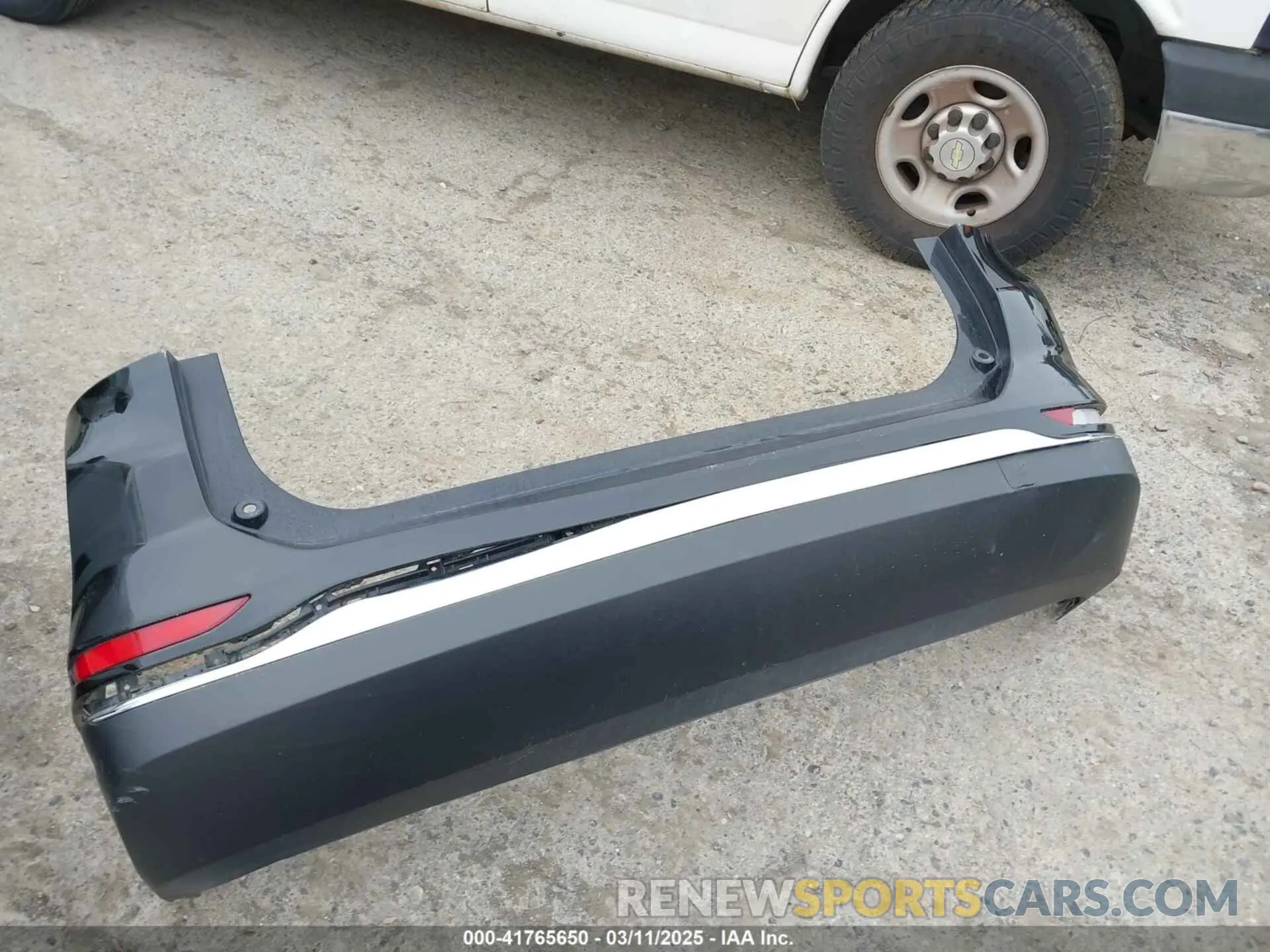 12 Photograph of a damaged car 2GNAXKEV5L6142198 CHEVROLET EQUINOX 2020