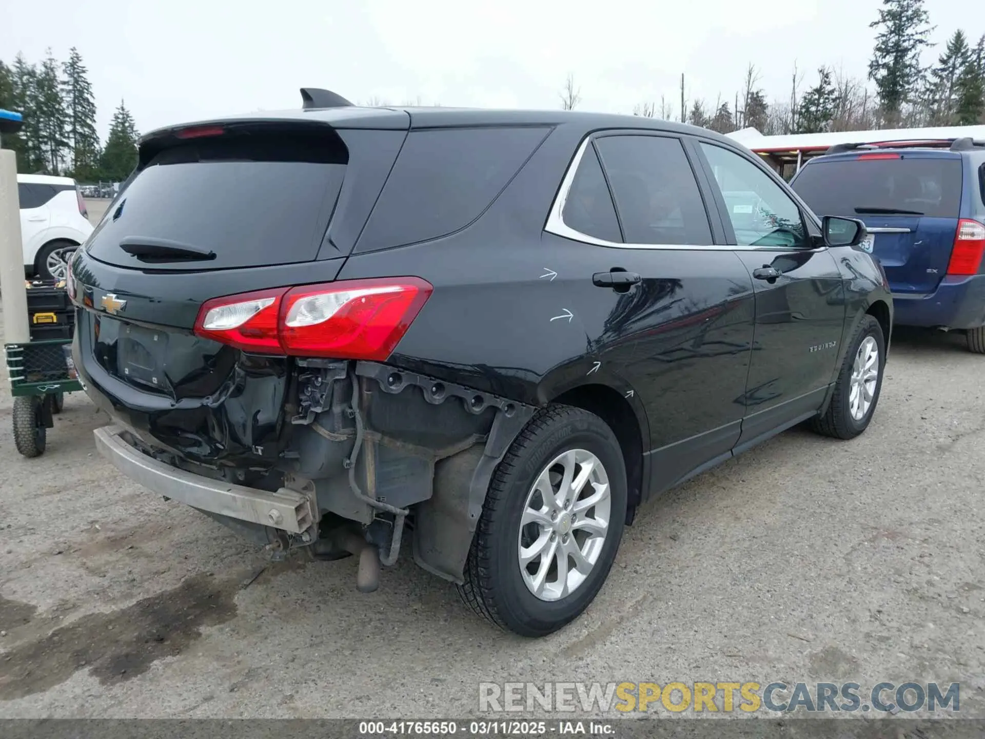 4 Photograph of a damaged car 2GNAXKEV5L6142198 CHEVROLET EQUINOX 2020