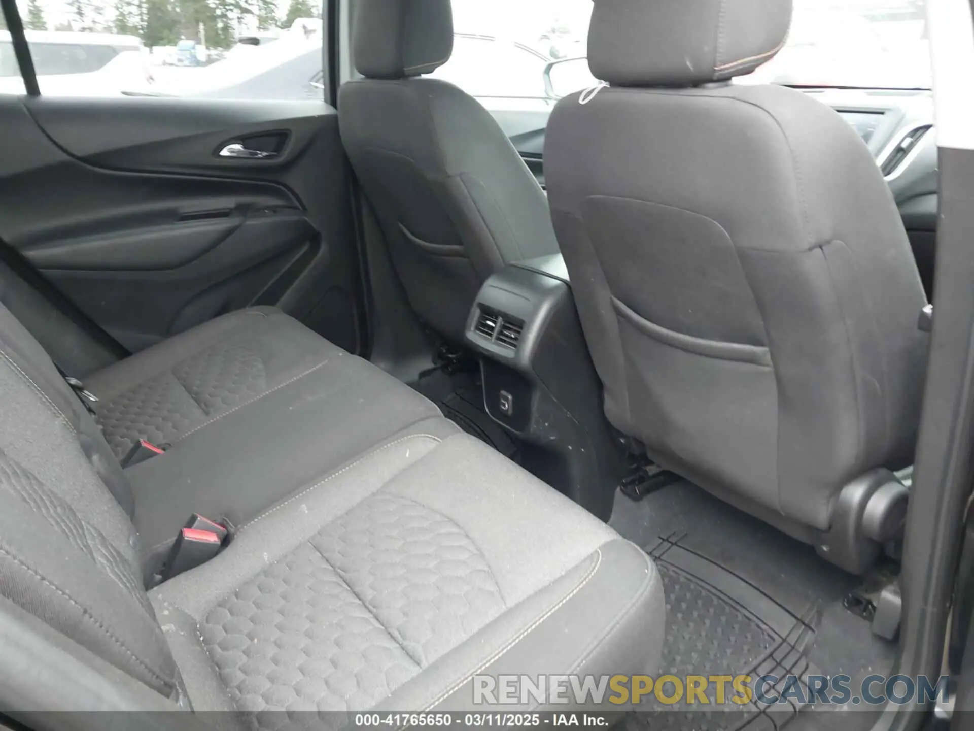 8 Photograph of a damaged car 2GNAXKEV5L6142198 CHEVROLET EQUINOX 2020