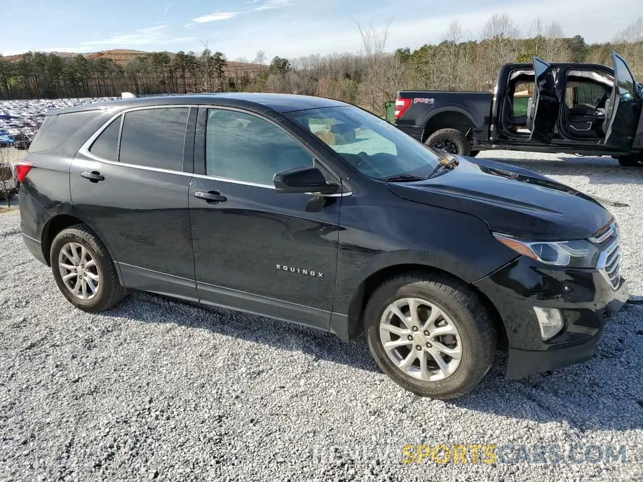 4 Photograph of a damaged car 2GNAXKEV5L6227249 CHEVROLET EQUINOX 2020