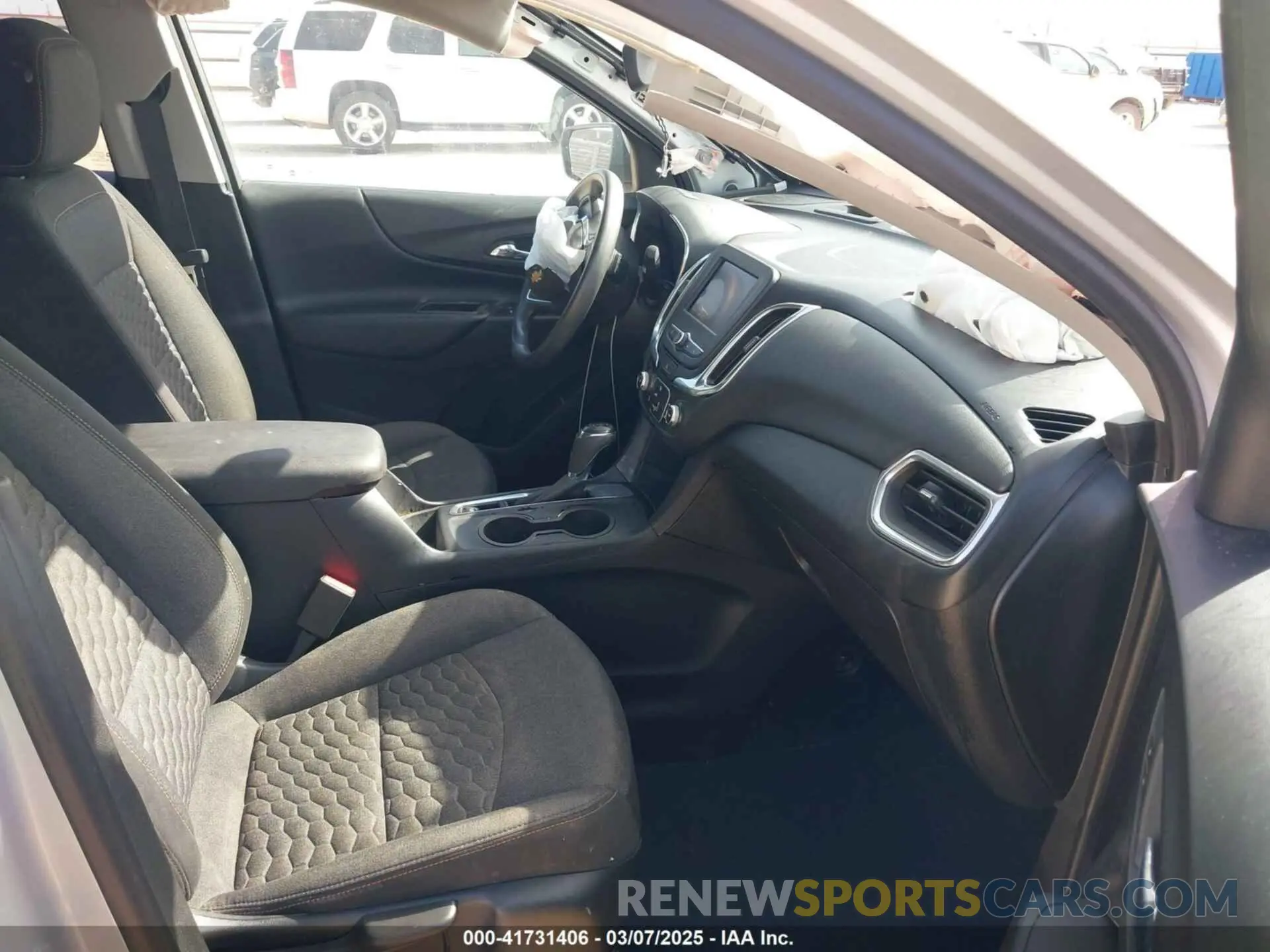 5 Photograph of a damaged car 2GNAXKEV5L6235688 CHEVROLET EQUINOX 2020