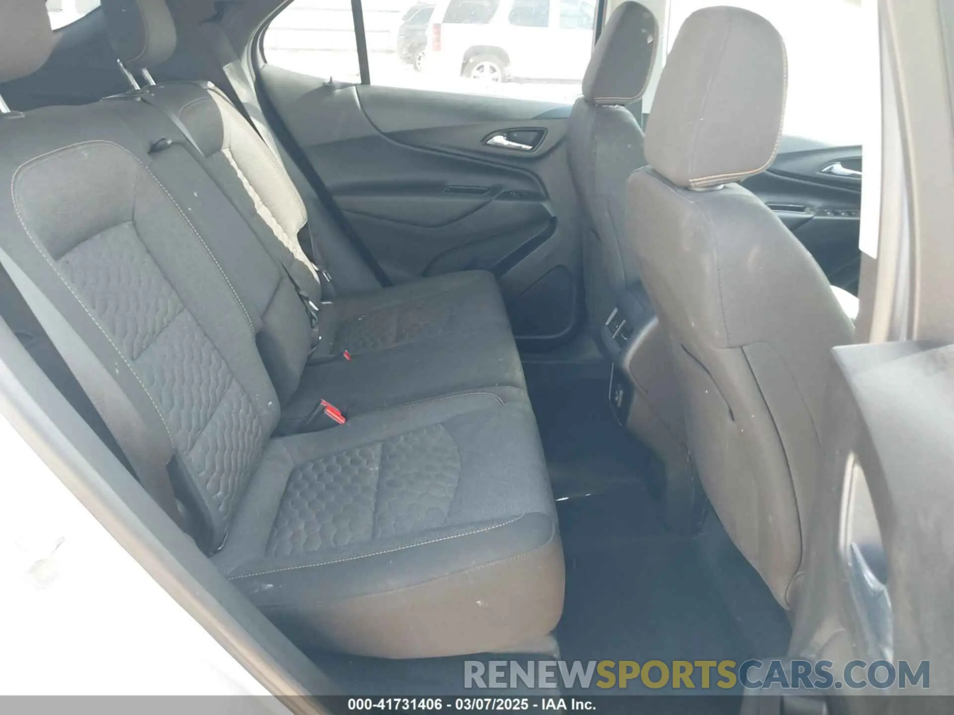 8 Photograph of a damaged car 2GNAXKEV5L6235688 CHEVROLET EQUINOX 2020