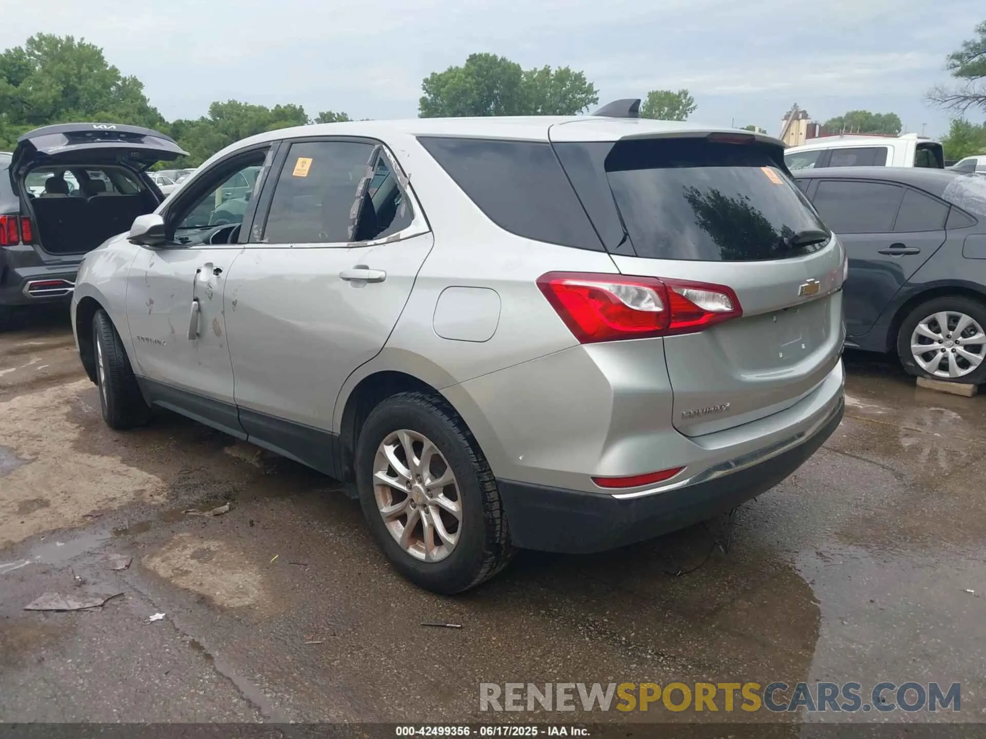 3 Photograph of a damaged car 2GNAXKEV6L6161116 CHEVROLET EQUINOX 2020