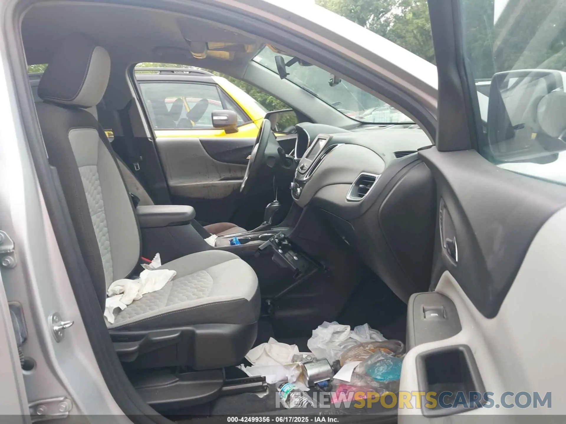 5 Photograph of a damaged car 2GNAXKEV6L6161116 CHEVROLET EQUINOX 2020