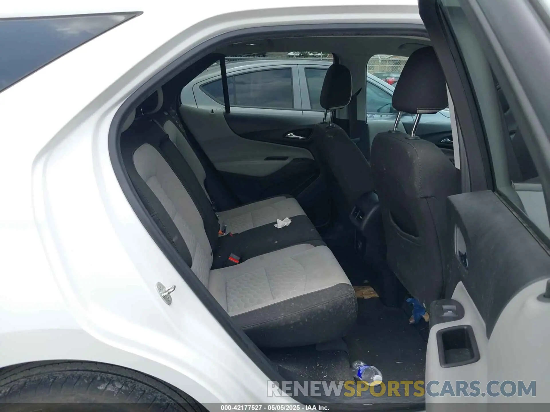 8 Photograph of a damaged car 2GNAXKEV6L6181883 CHEVROLET EQUINOX 2020