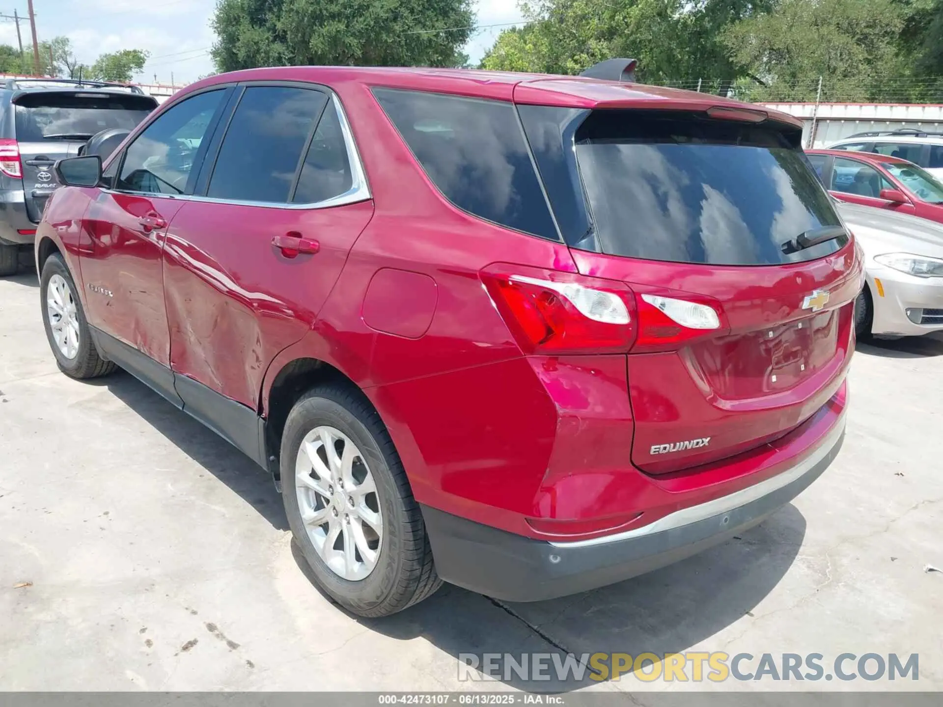3 Фотография поврежденного автомобиля 2GNAXKEV6L6241421 CHEVROLET EQUINOX 2020