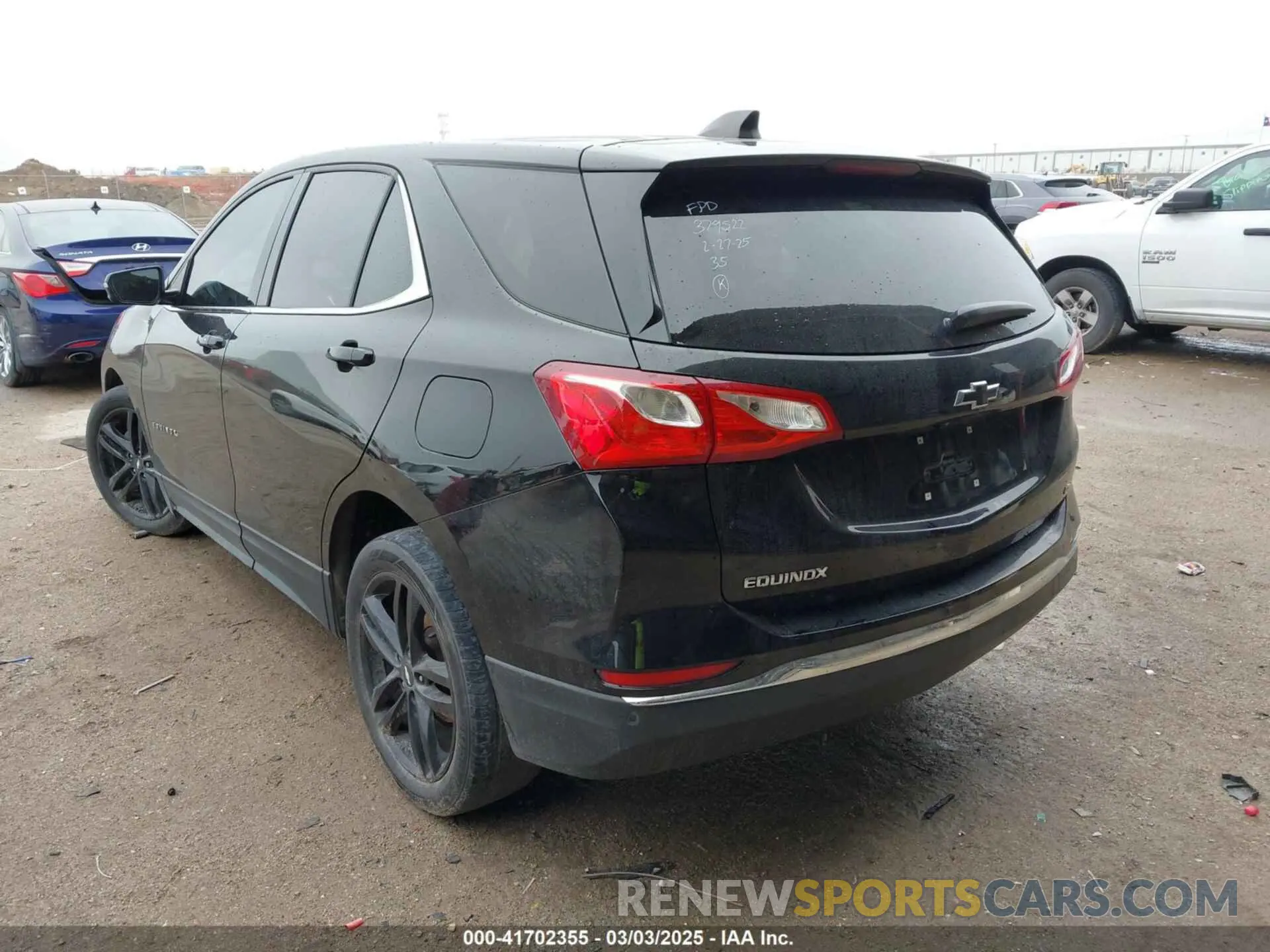 3 Photograph of a damaged car 2GNAXKEV6L6281028 CHEVROLET EQUINOX 2020