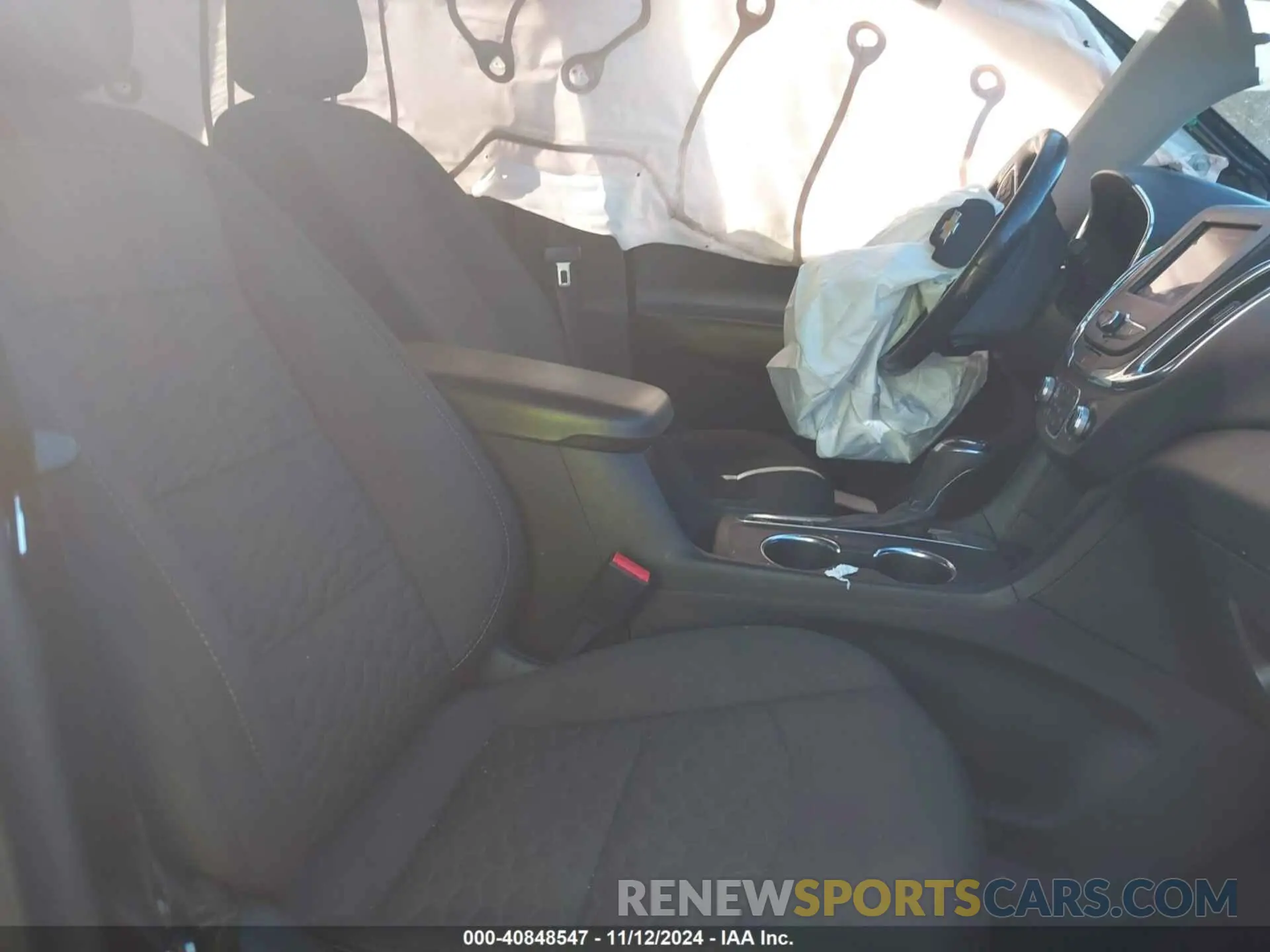 5 Photograph of a damaged car 2GNAXKEV7L6136709 CHEVROLET EQUINOX 2020