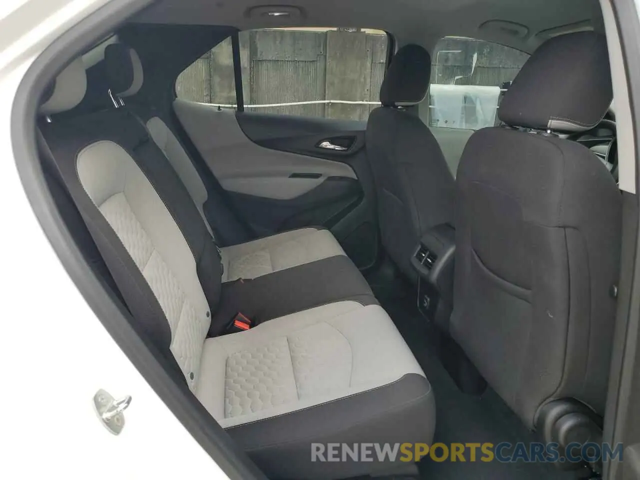 10 Photograph of a damaged car 2GNAXKEV7L6183805 CHEVROLET EQUINOX 2020